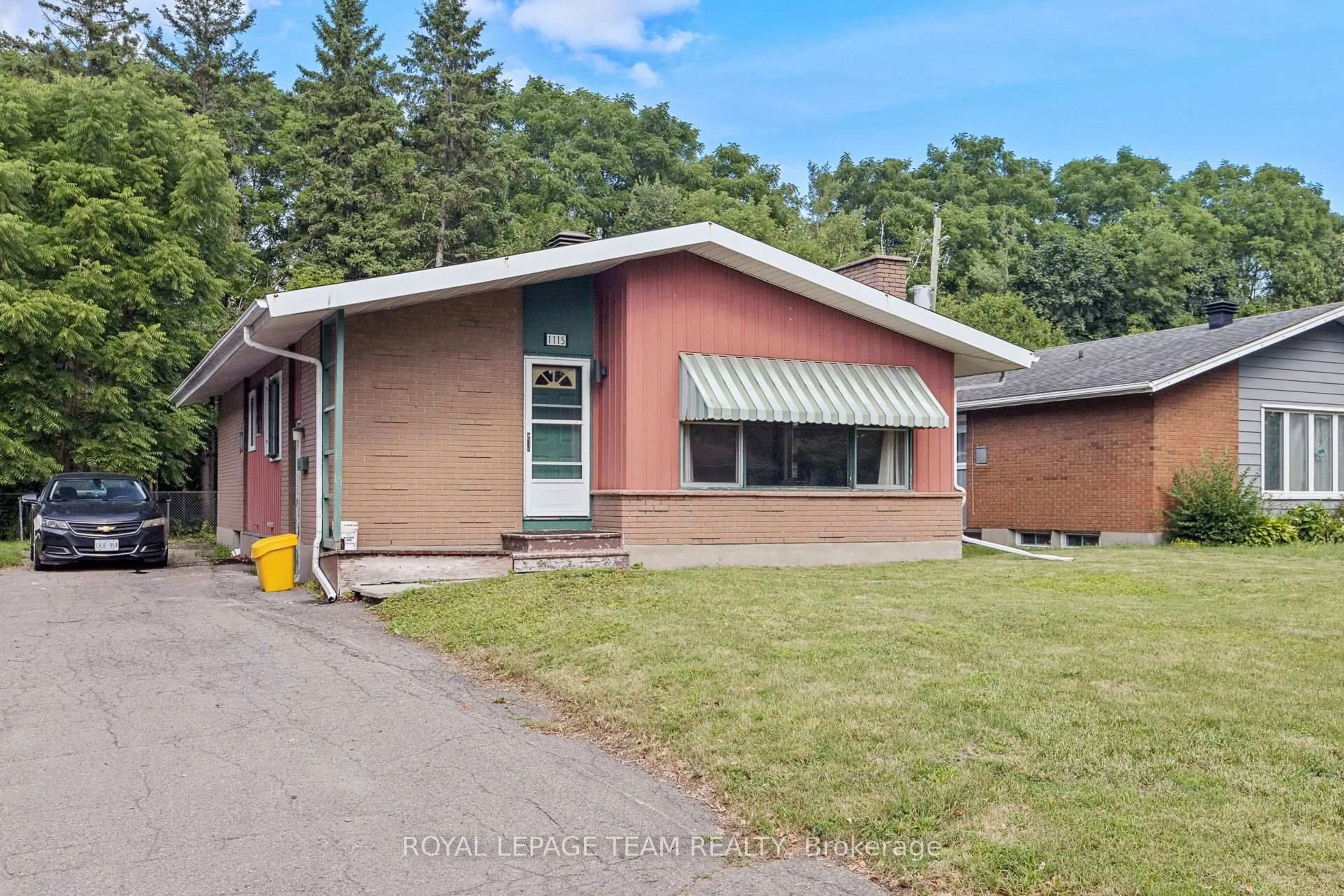 Unknown for 1115 Parkway Dr, Ottawa Ontario K2C 2W1