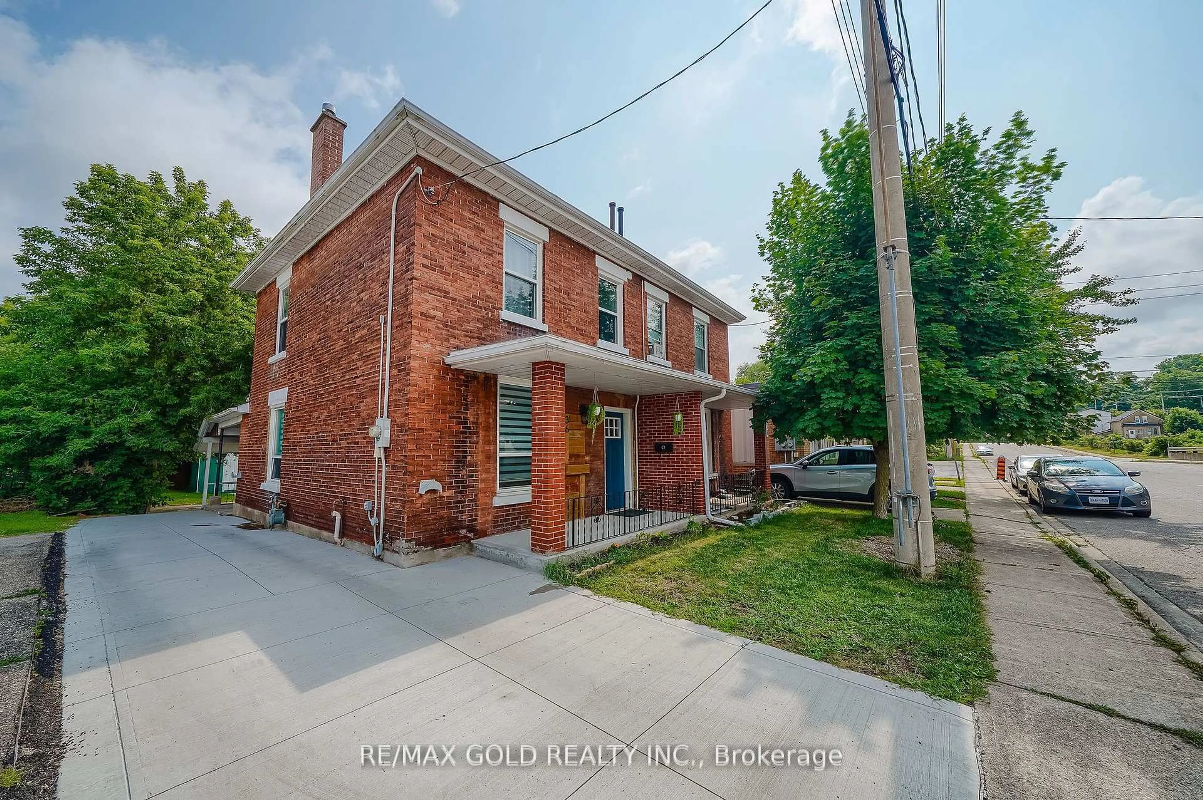 Home with brick exterior material, street for 36 Kerr St, Cambridge Ontario N1R 4A3