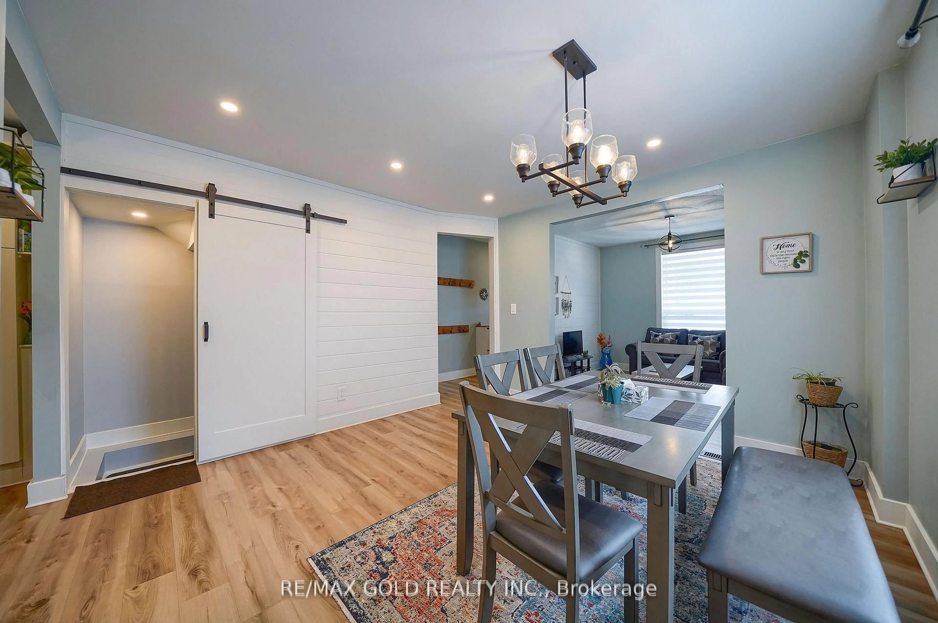 Dining room, wood/laminate floor for 36 Kerr St, Cambridge Ontario N1R 4A3