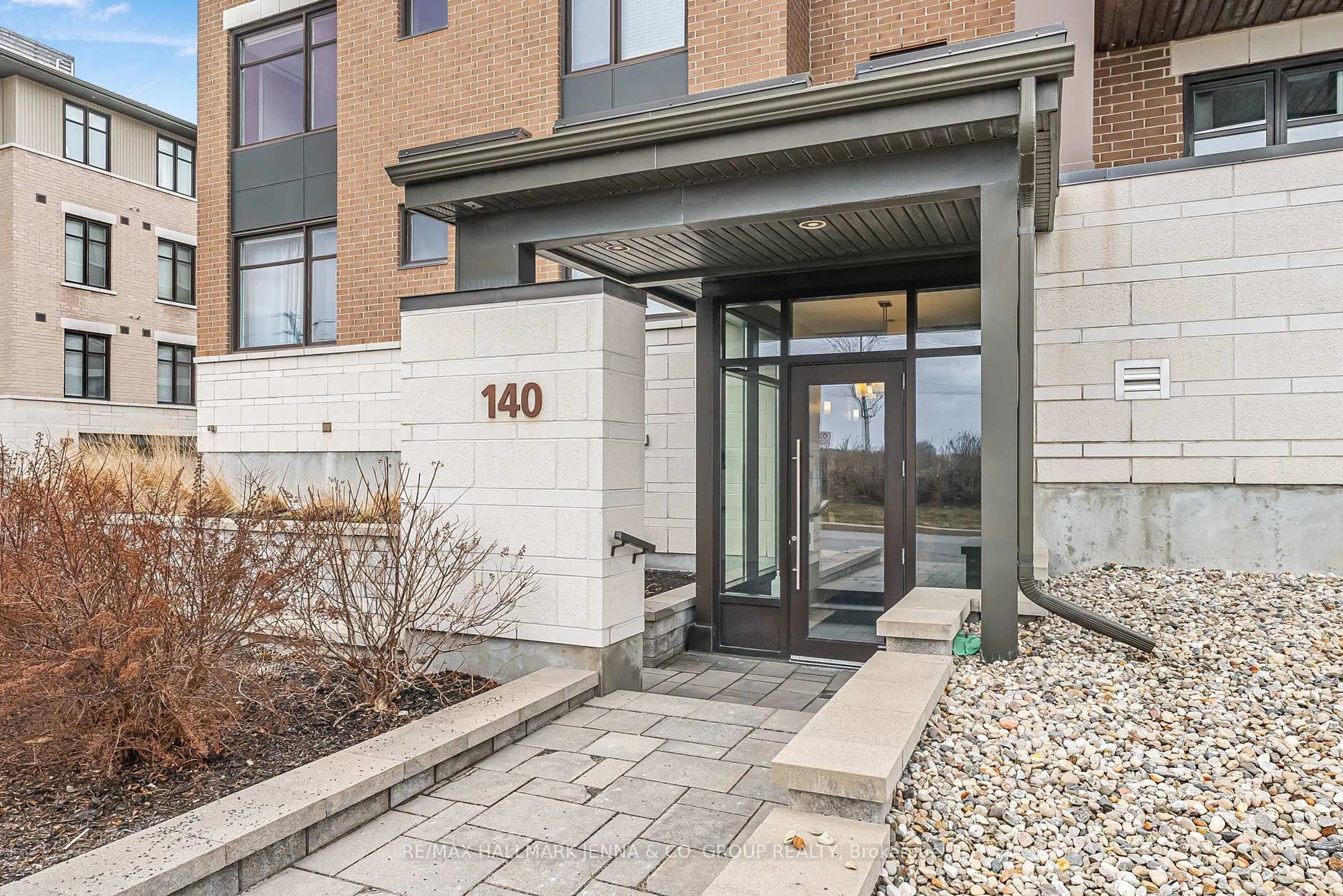 Indoor entryway for 140 Guelph Private #201, Ottawa Ontario K2T 0J2