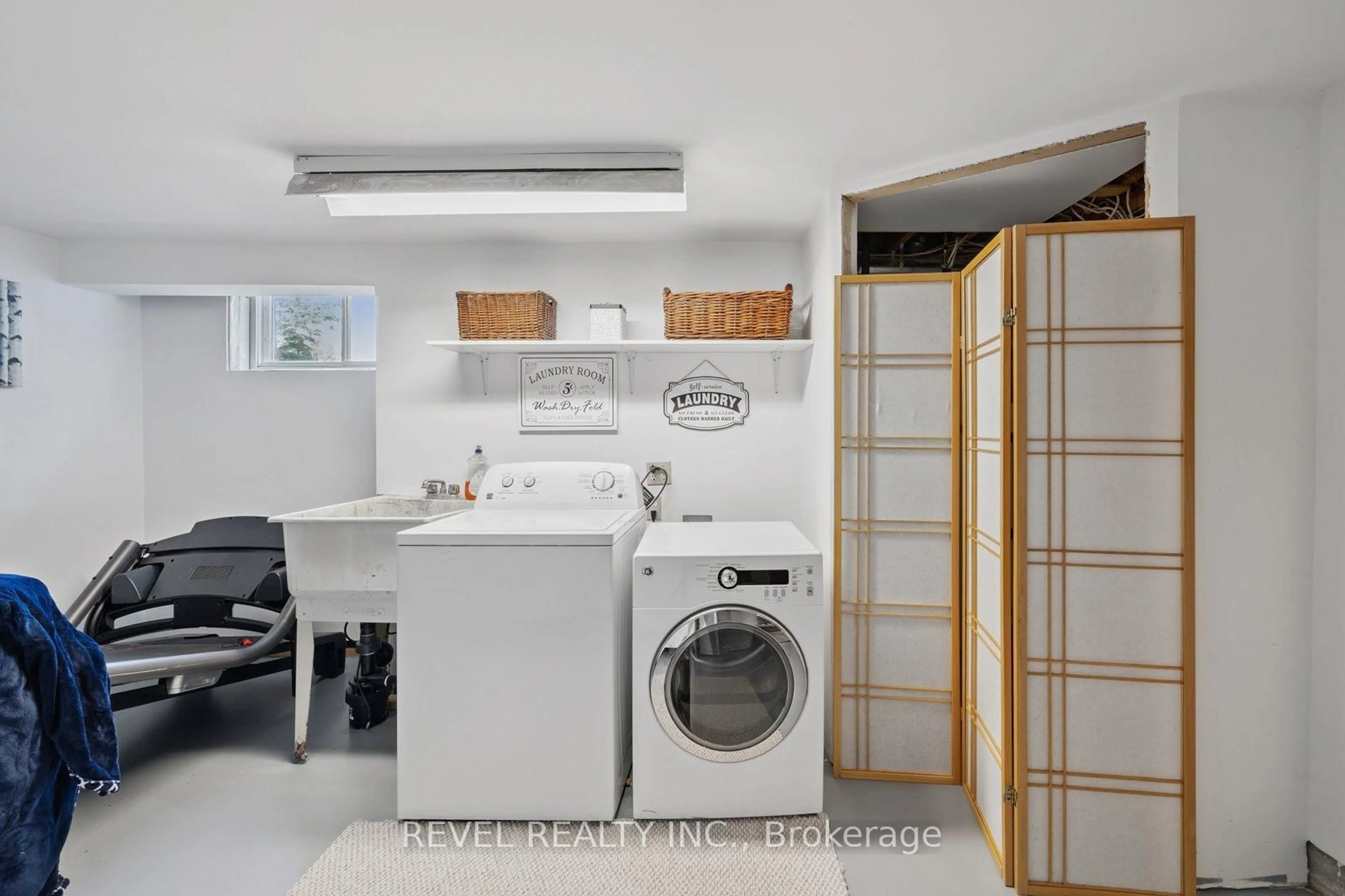 Laundry room for 53 Cresswell Rd, Kawartha Lakes Ontario K0M 2J0