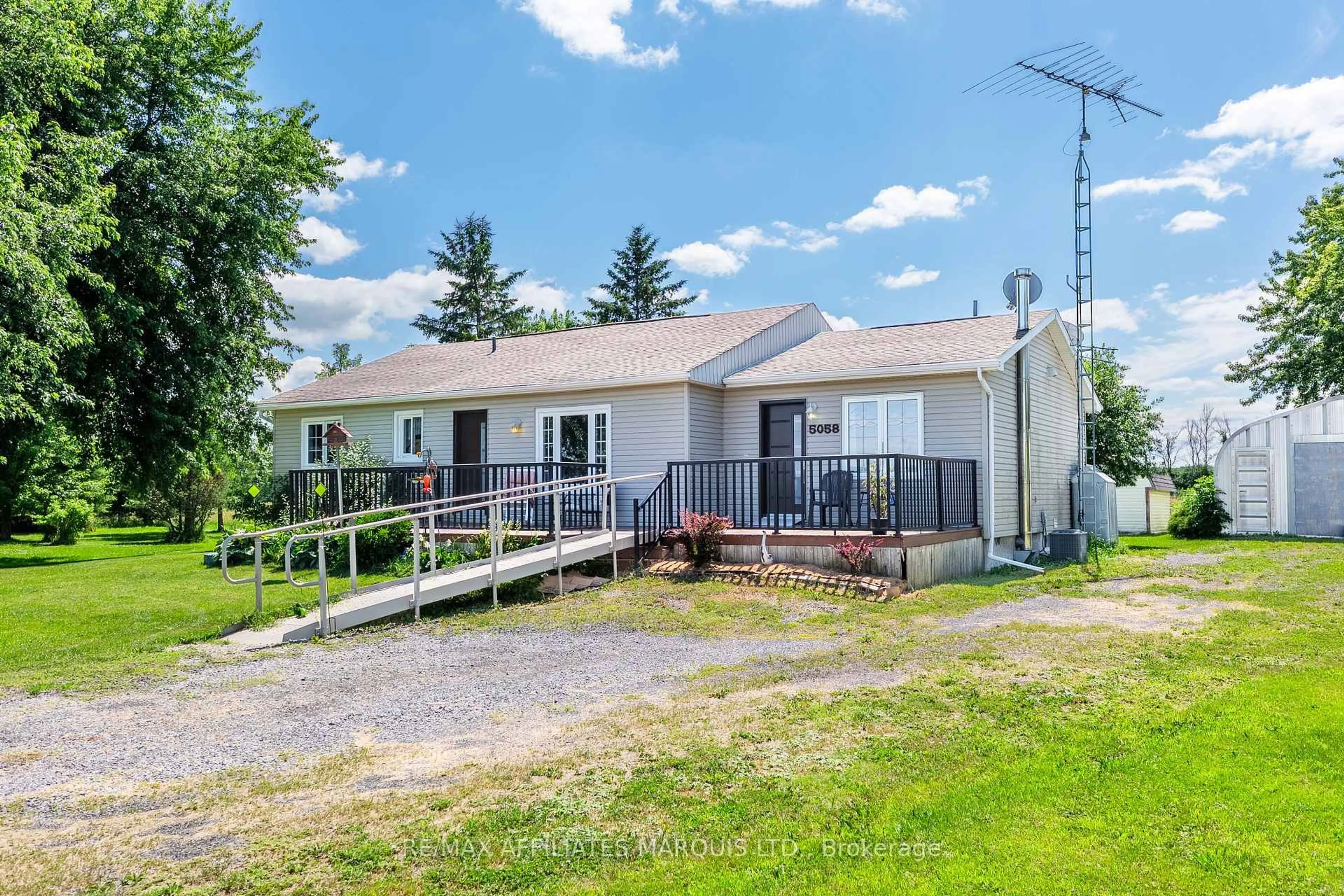 A pic from outside/outdoor area/front of a property/back of a property/a pic from drone, unknown for 5058 Johnson Rd, South Glengarry Ontario K0C 2J0