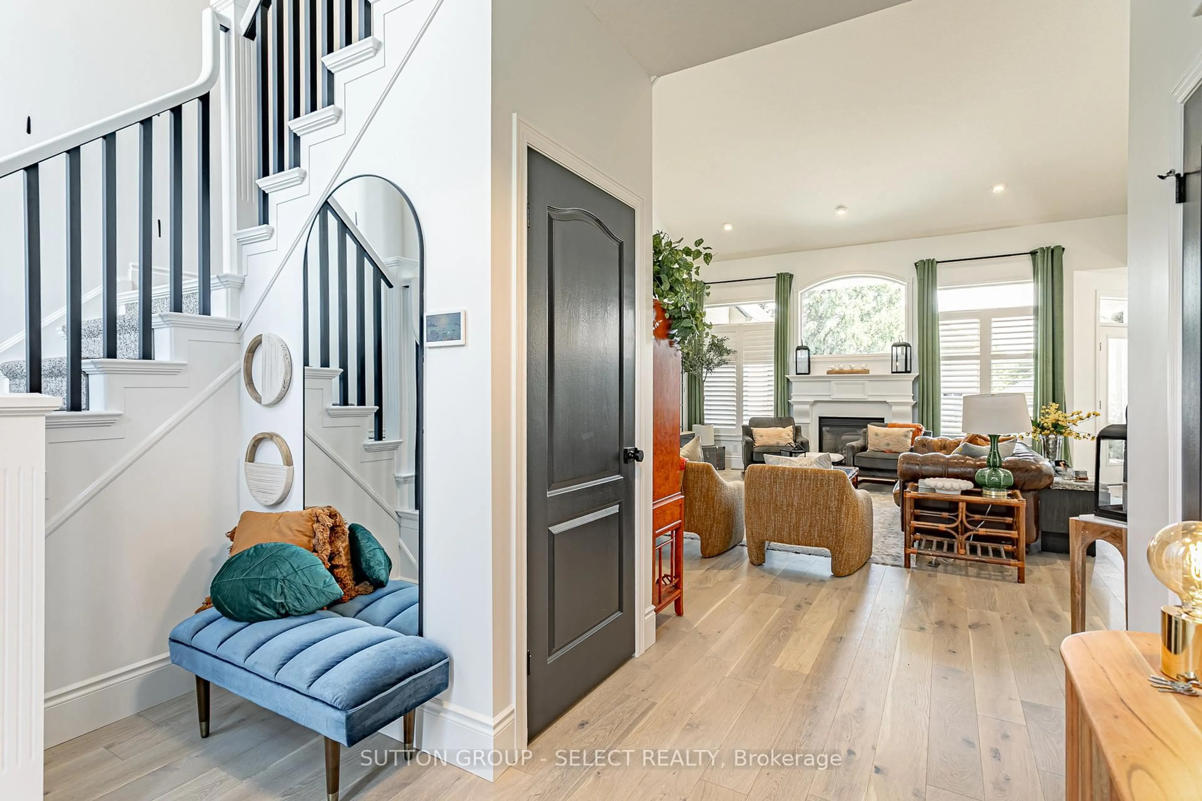 Indoor entryway for 555 Plane Tree Dr, London North Ontario N6G 5L6