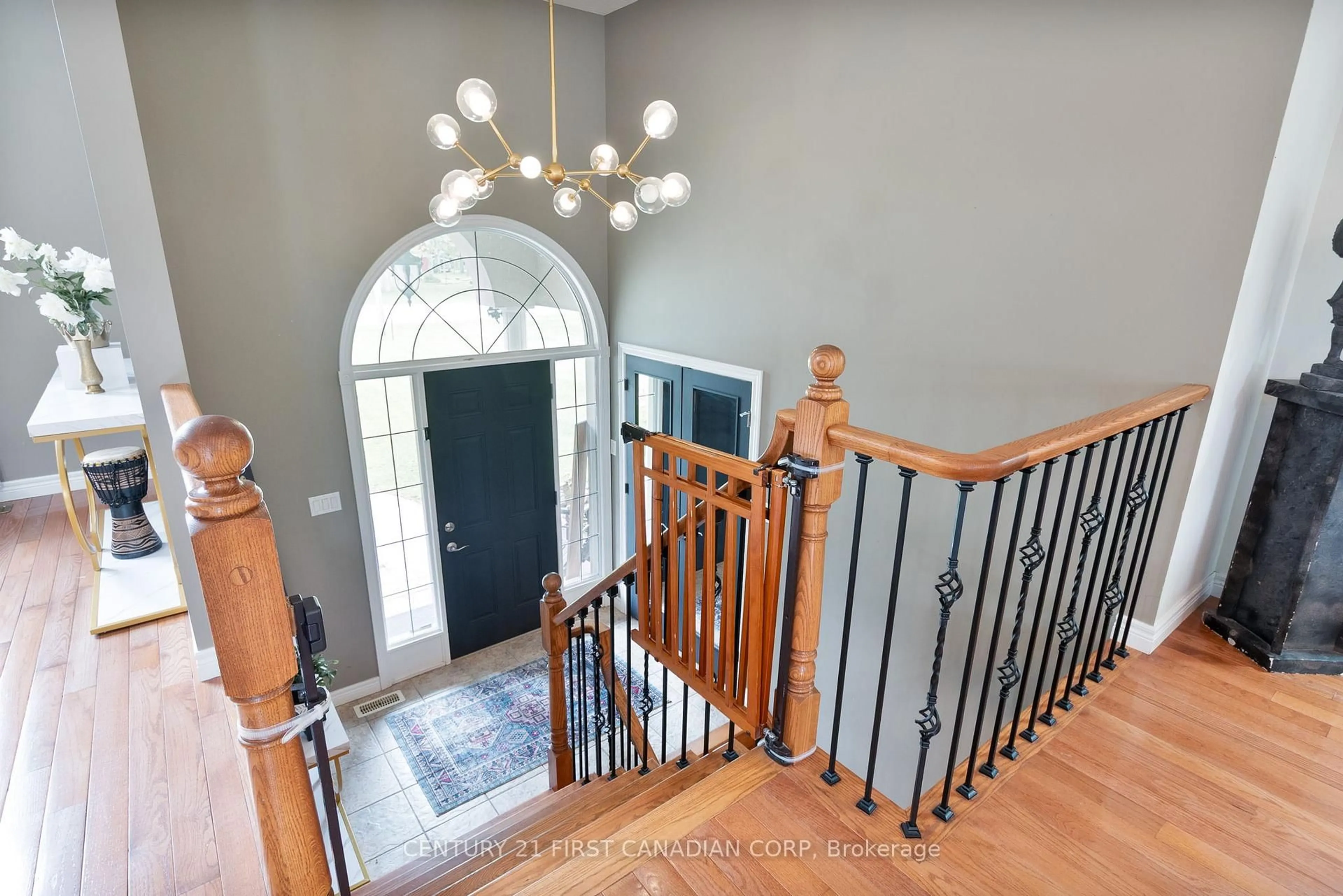 Indoor entryway for 24677 Pioneer Line, West Elgin Ontario N0L 2P0