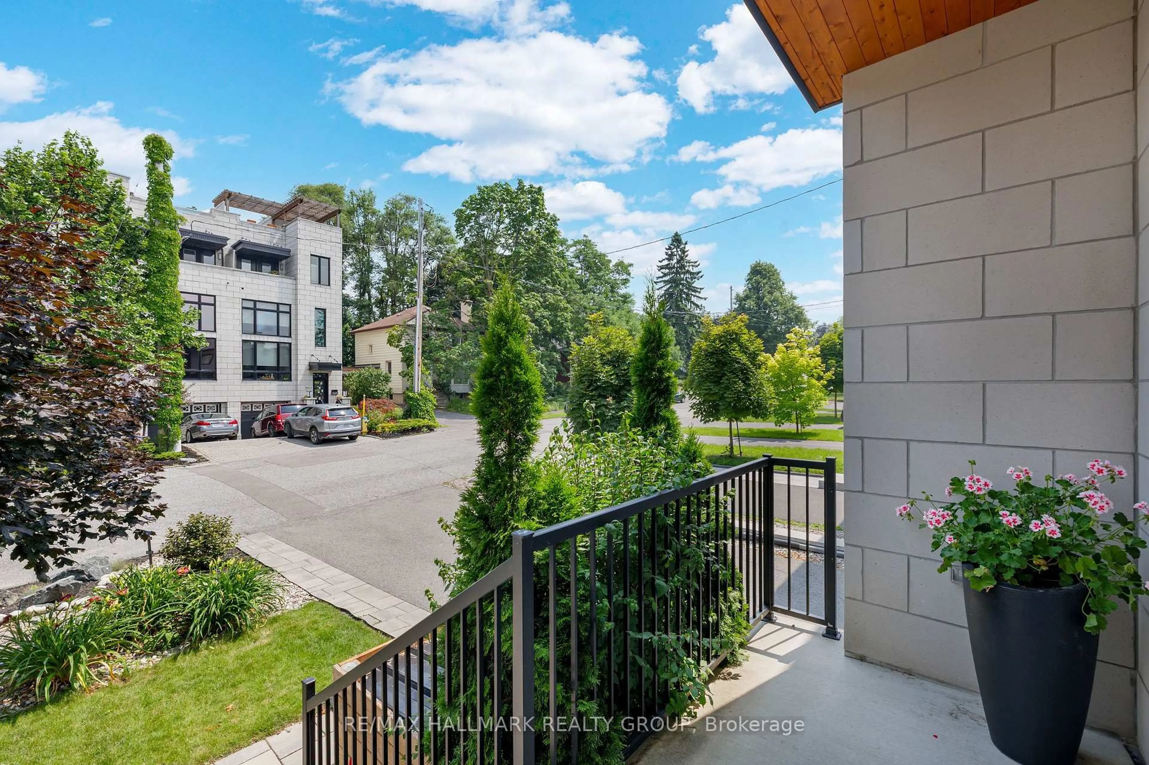Patio, city buildings view from balcony for 804 KINGSMERE Ave, Ottawa Ontario K2A 3J9