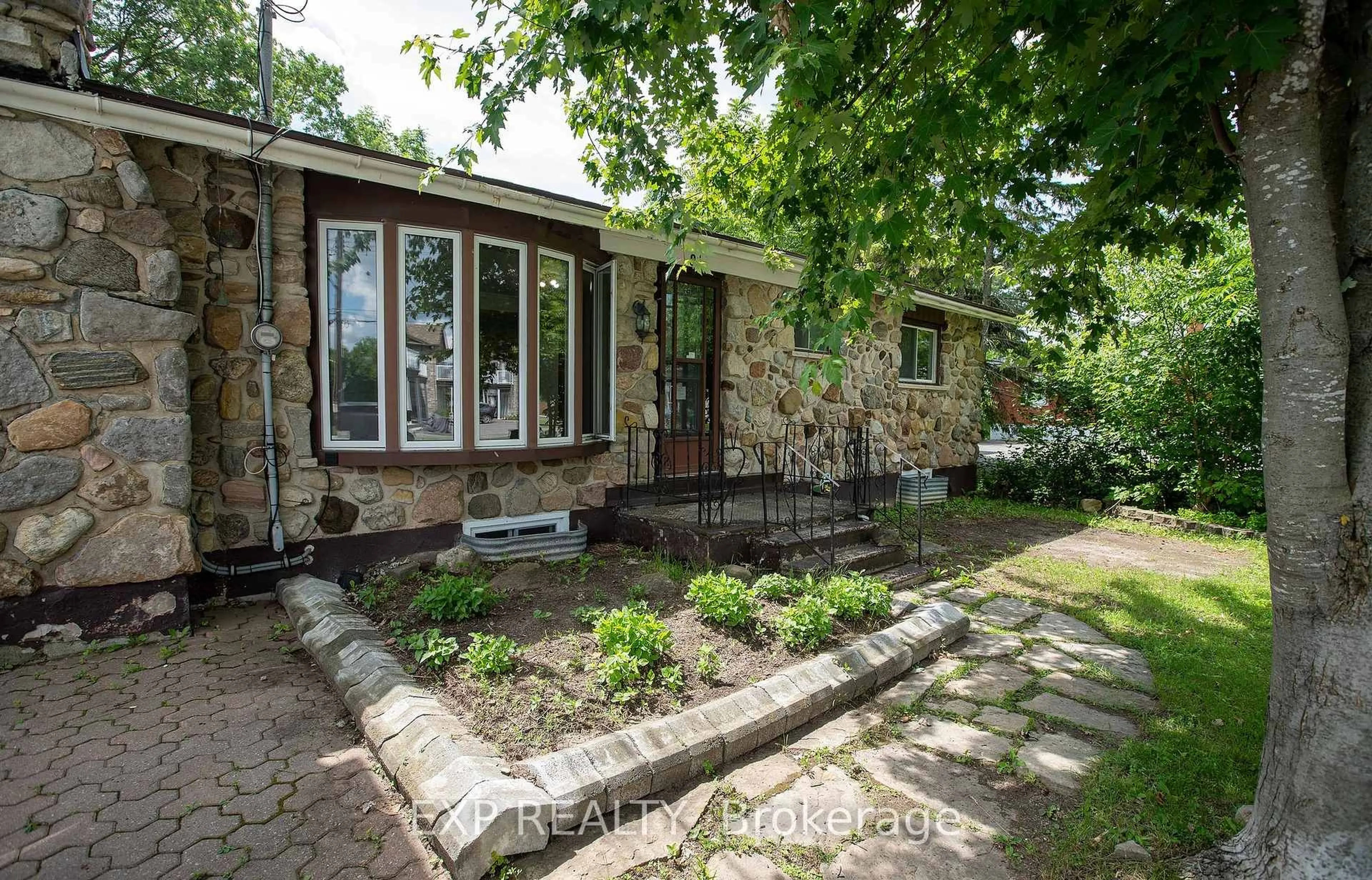 Unknown for 84 Kenyon St, North Glengarry Ontario K0C 1A0