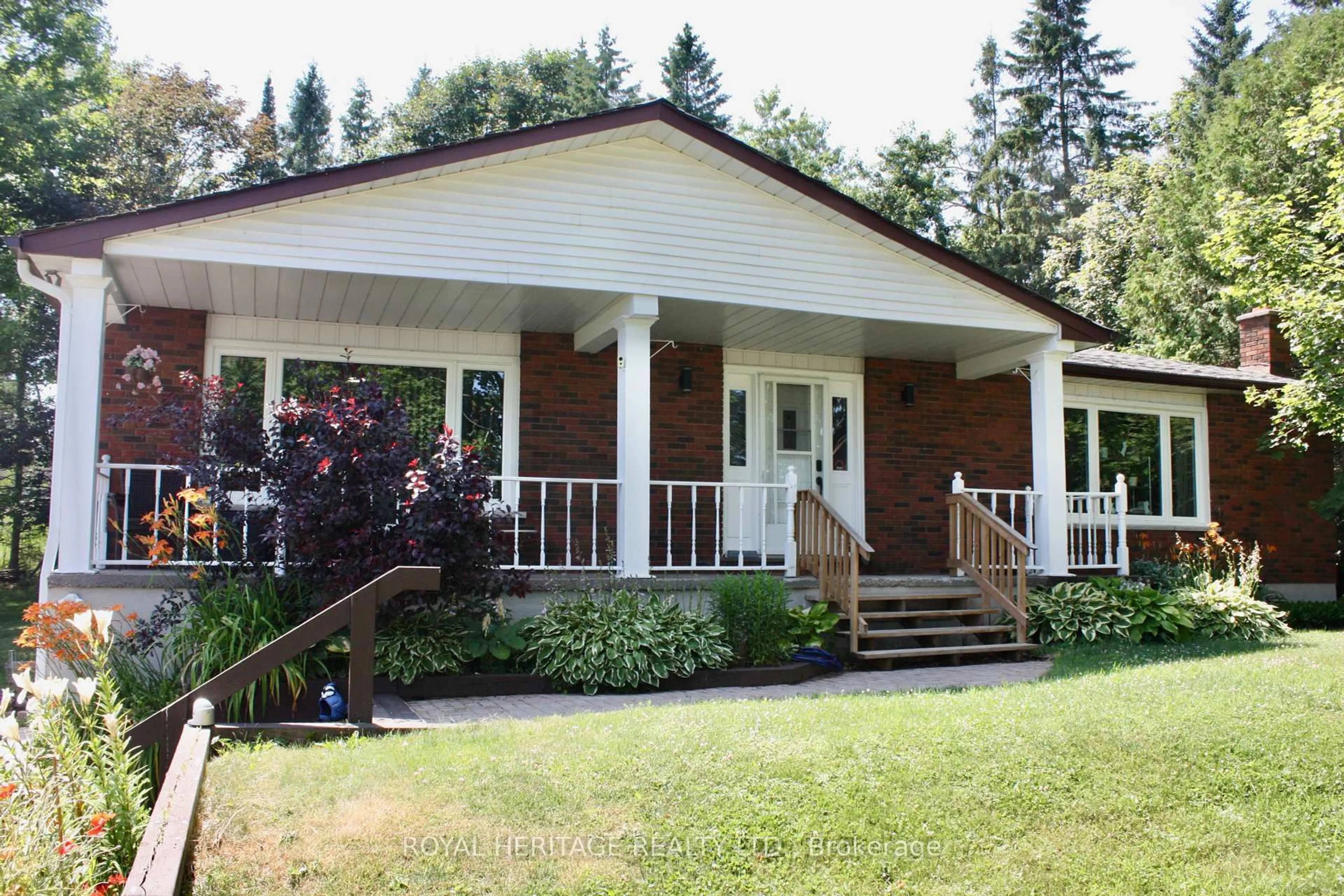 Home with vinyl exterior material, unknown for 634 Brick Rd, Selwyn Ontario K0L 1T0
