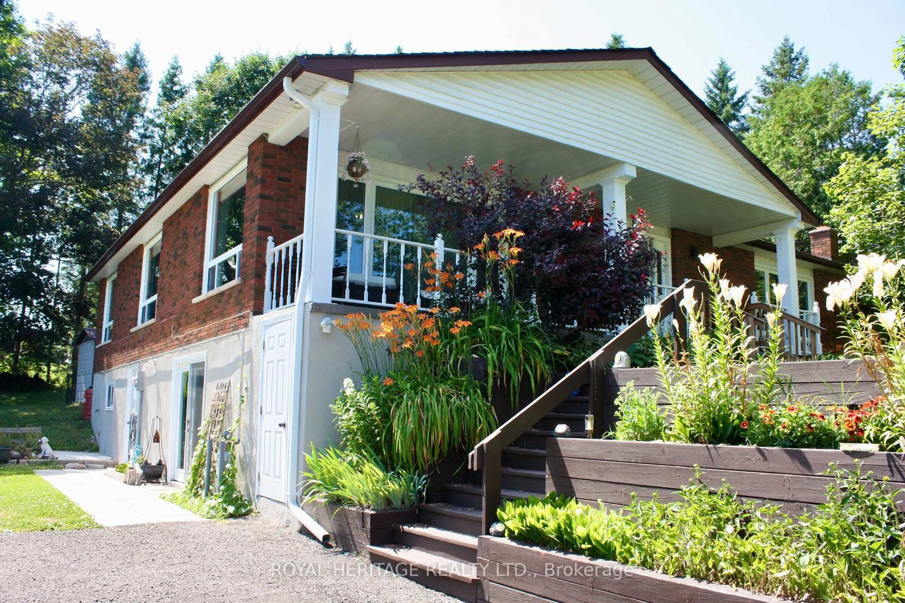 Patio, building for 634 Brick Rd, Selwyn Ontario K0L 1T0