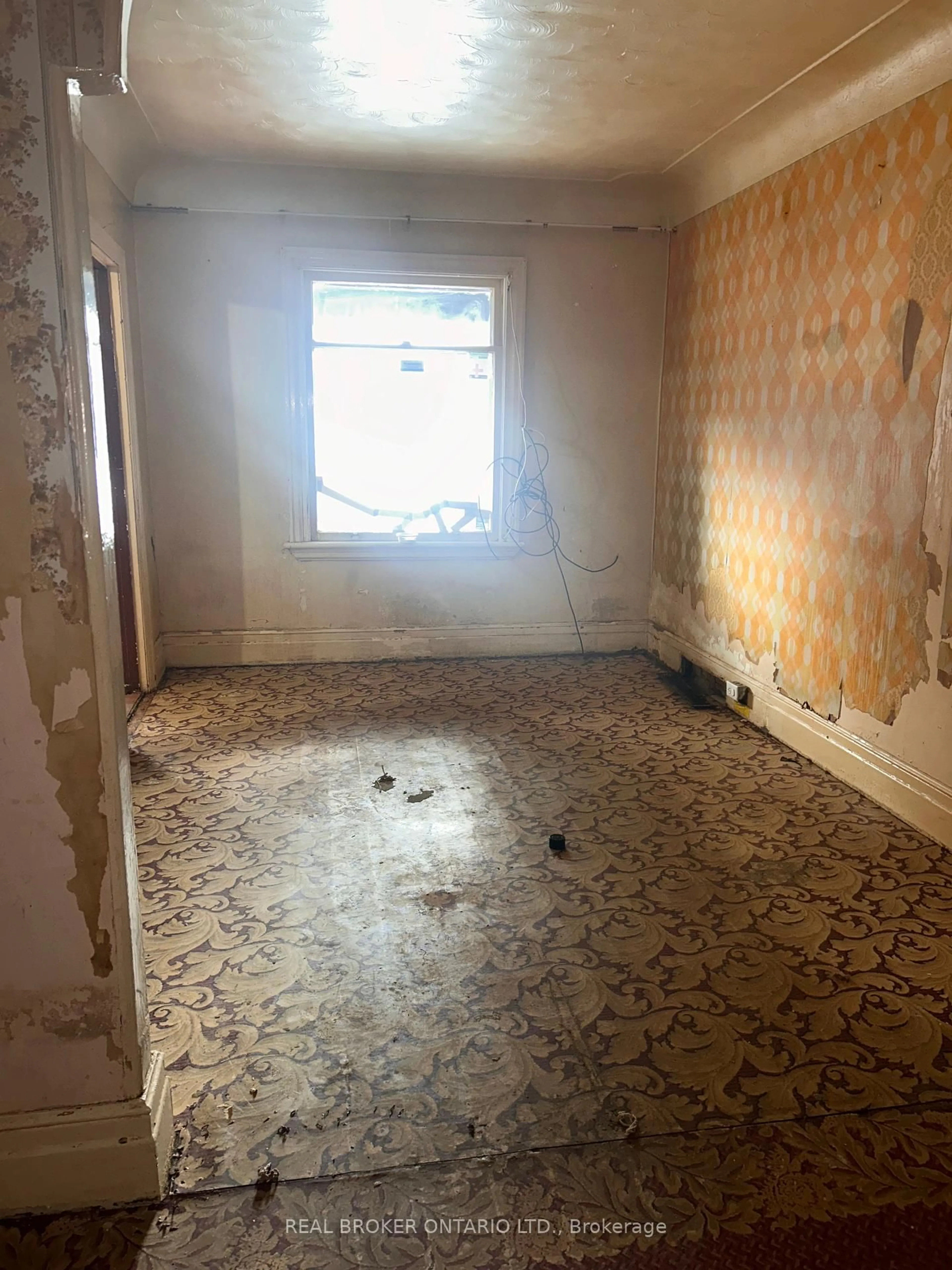 A pic of a room for 23 Edward St, Hamilton Ontario L8L 2V2