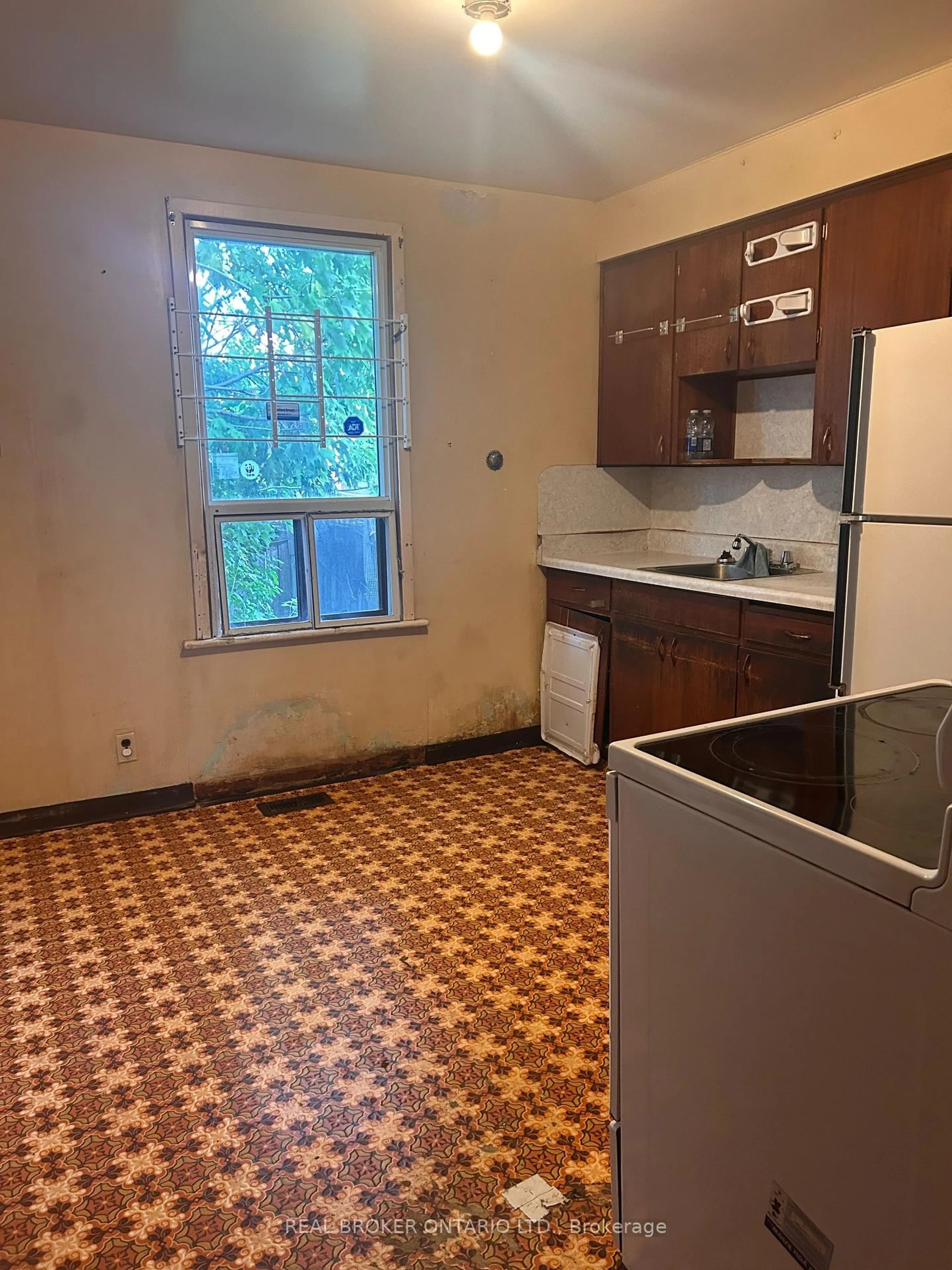 Standard kitchen, unknown for 23 Edward St, Hamilton Ontario L8L 2V2