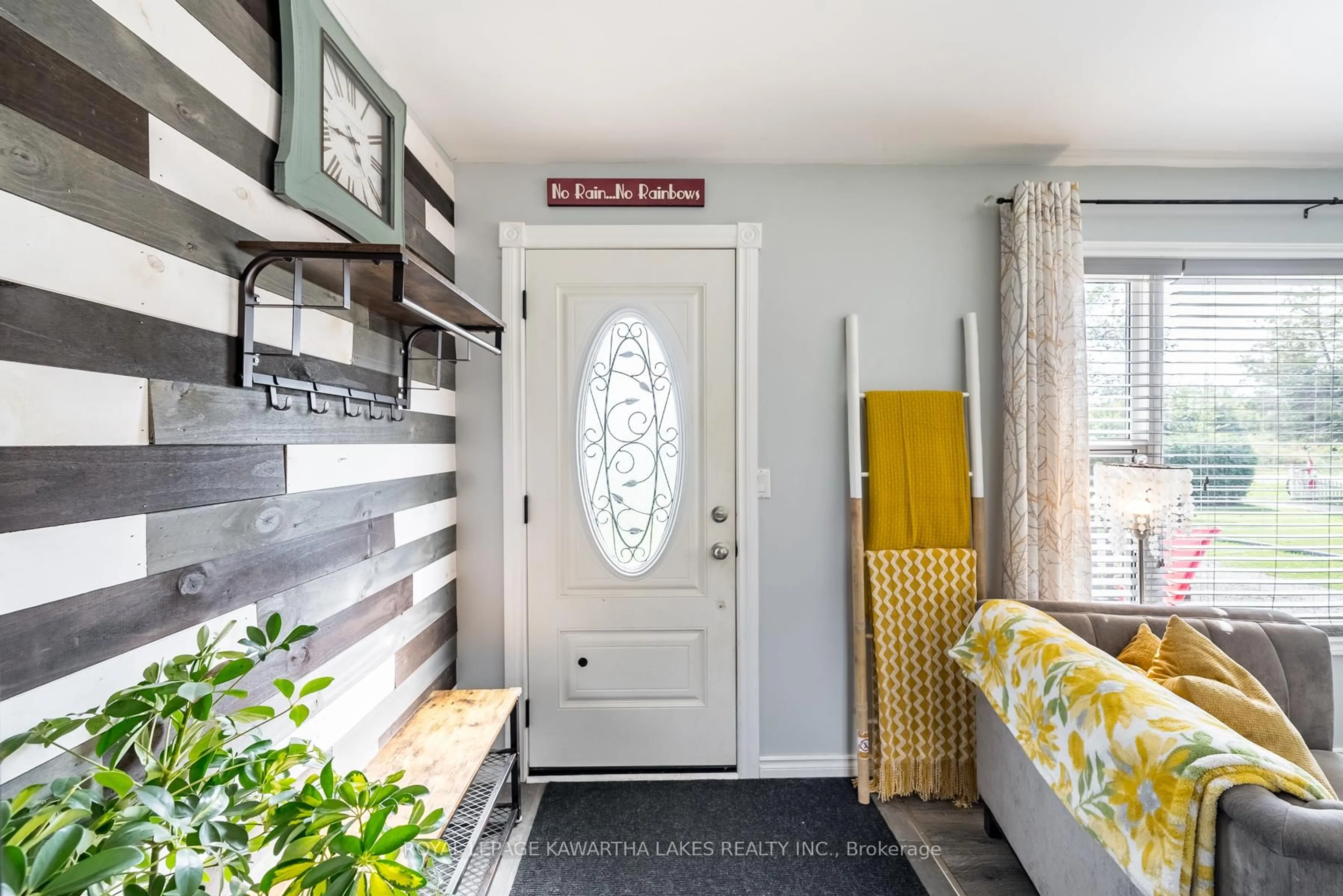 Indoor entryway for 813 County Road 121 Rd, Kawartha Lakes Ontario K0M 1N0