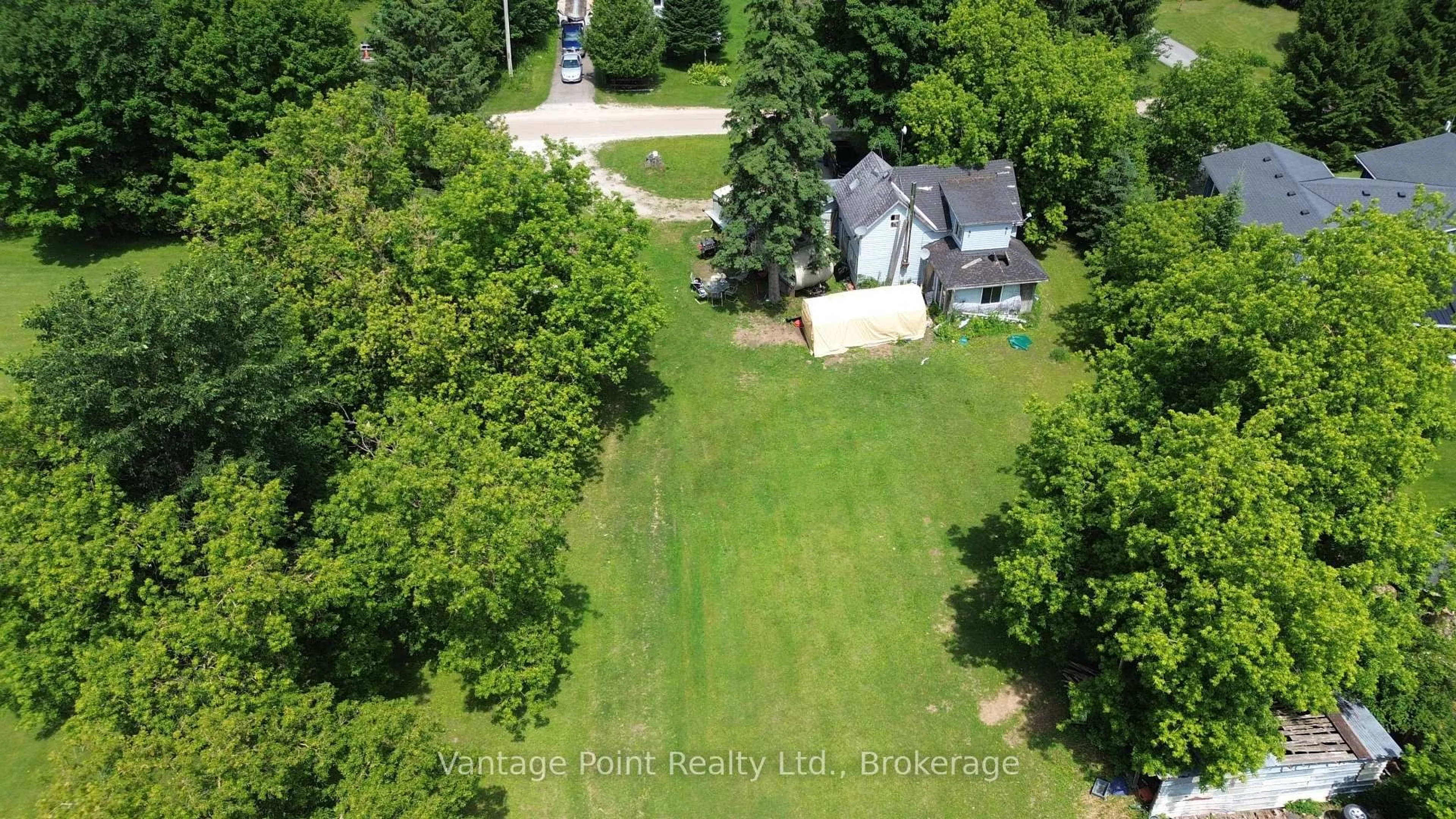 A pic from outside/outdoor area/front of a property/back of a property/a pic from drone, unknown for 136 Torry St, Grey Highlands Ontario N0C 1K0