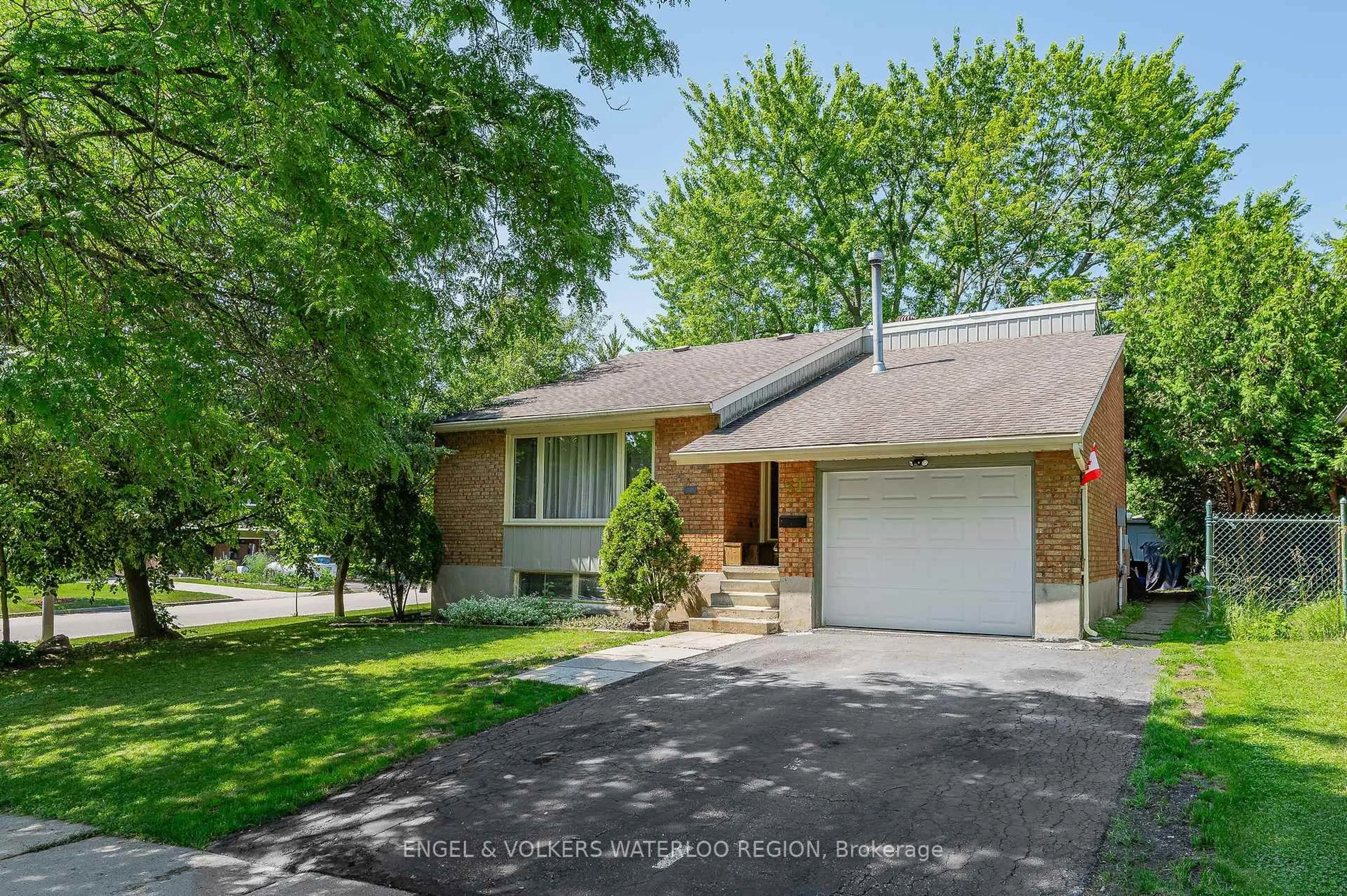 Home with brick exterior material, street for 31 Mulberry Lane, Waterloo Ontario N2L 5L4