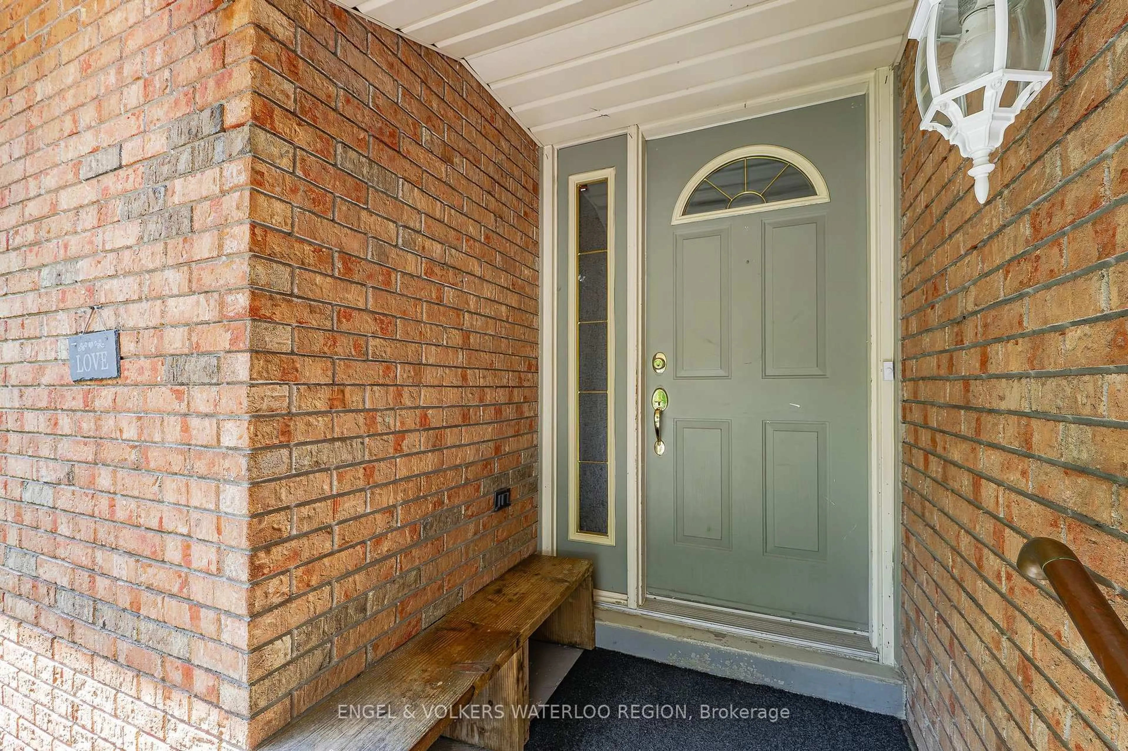 Indoor entryway for 31 Mulberry Lane, Waterloo Ontario N2L 5L4