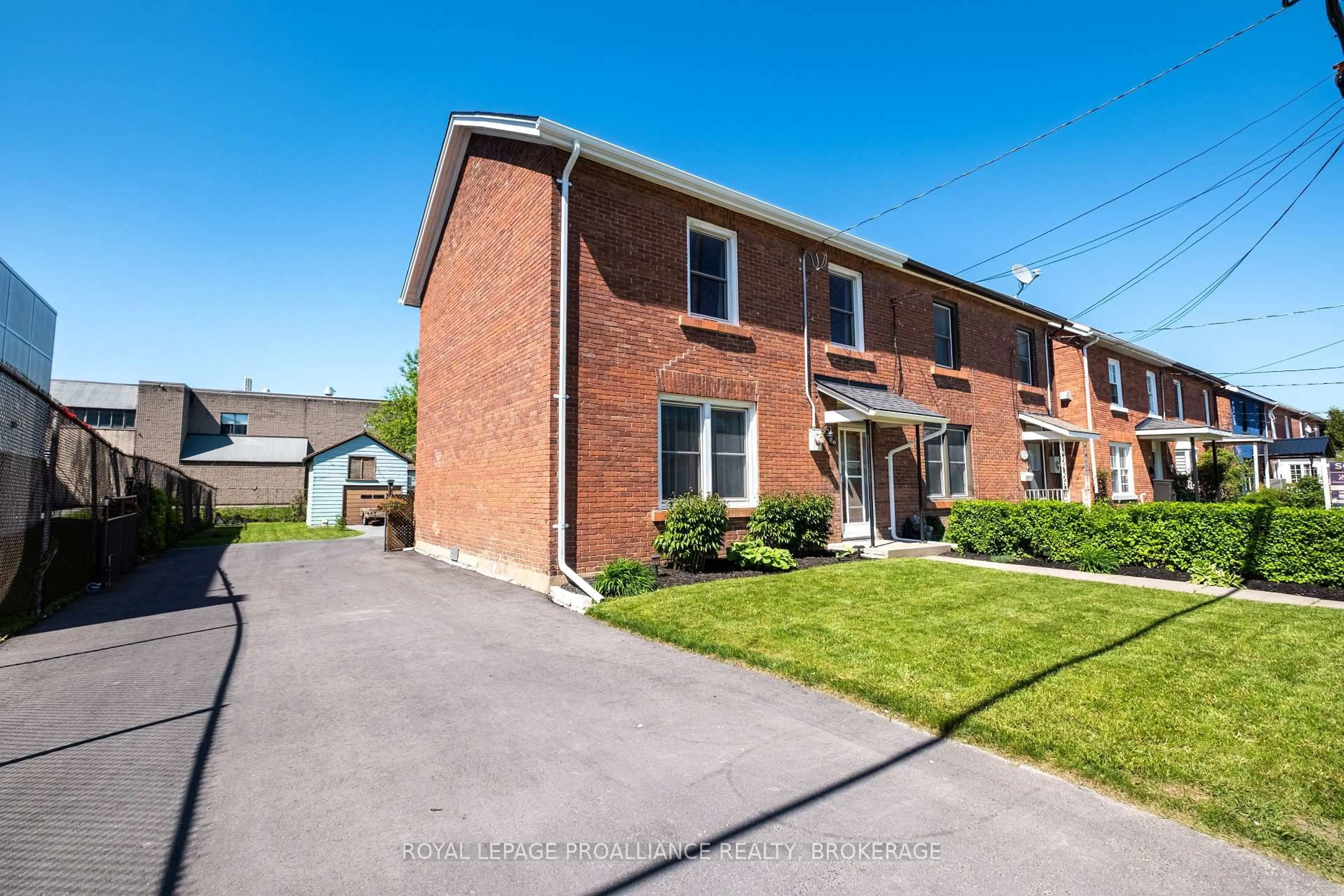 A pic from outside/outdoor area/front of a property/back of a property/a pic from drone, street for 139 Stephen St, Kingston Ontario K7K 2C6