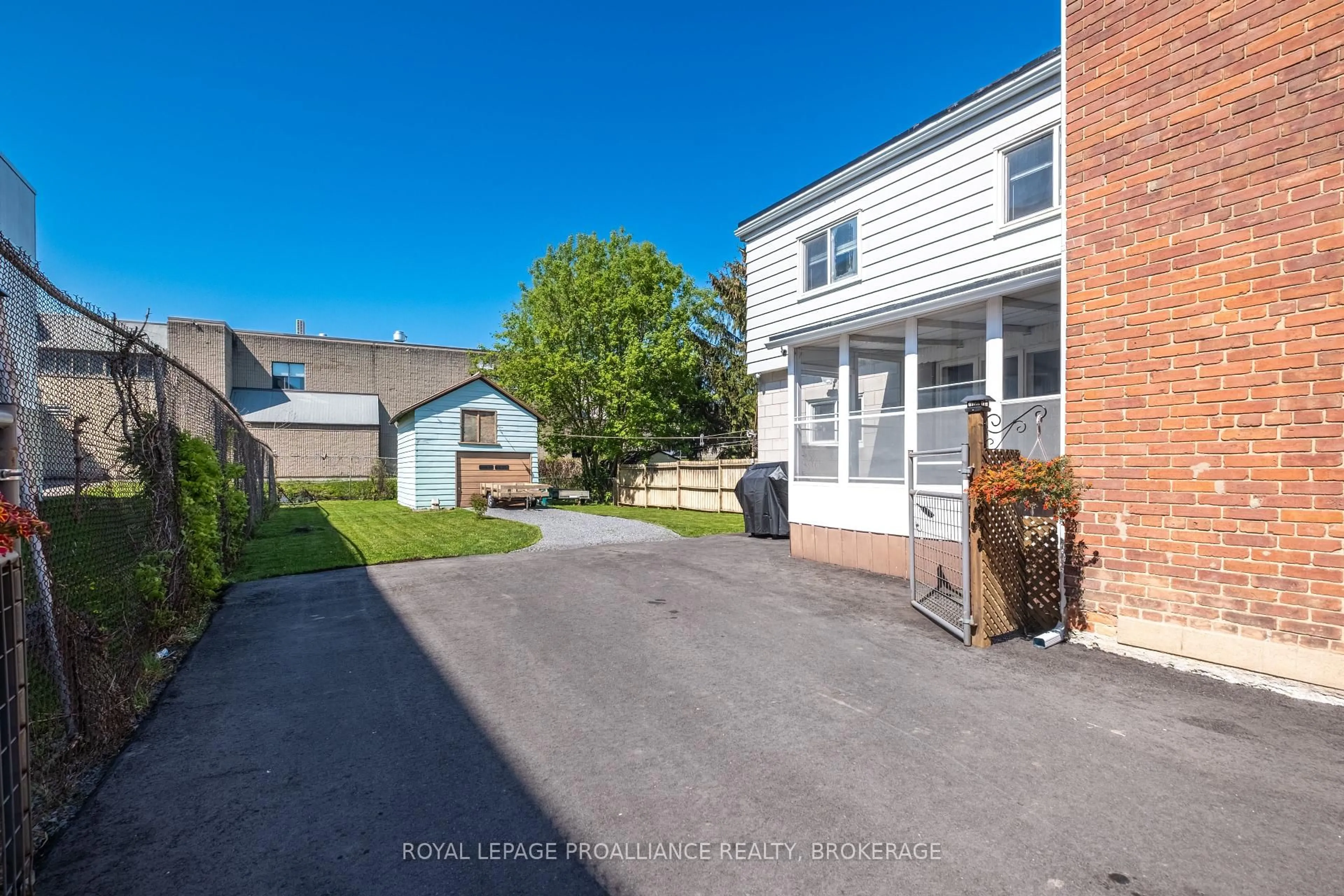 A pic from outside/outdoor area/front of a property/back of a property/a pic from drone, street for 139 Stephen St, Kingston Ontario K7K 2C6