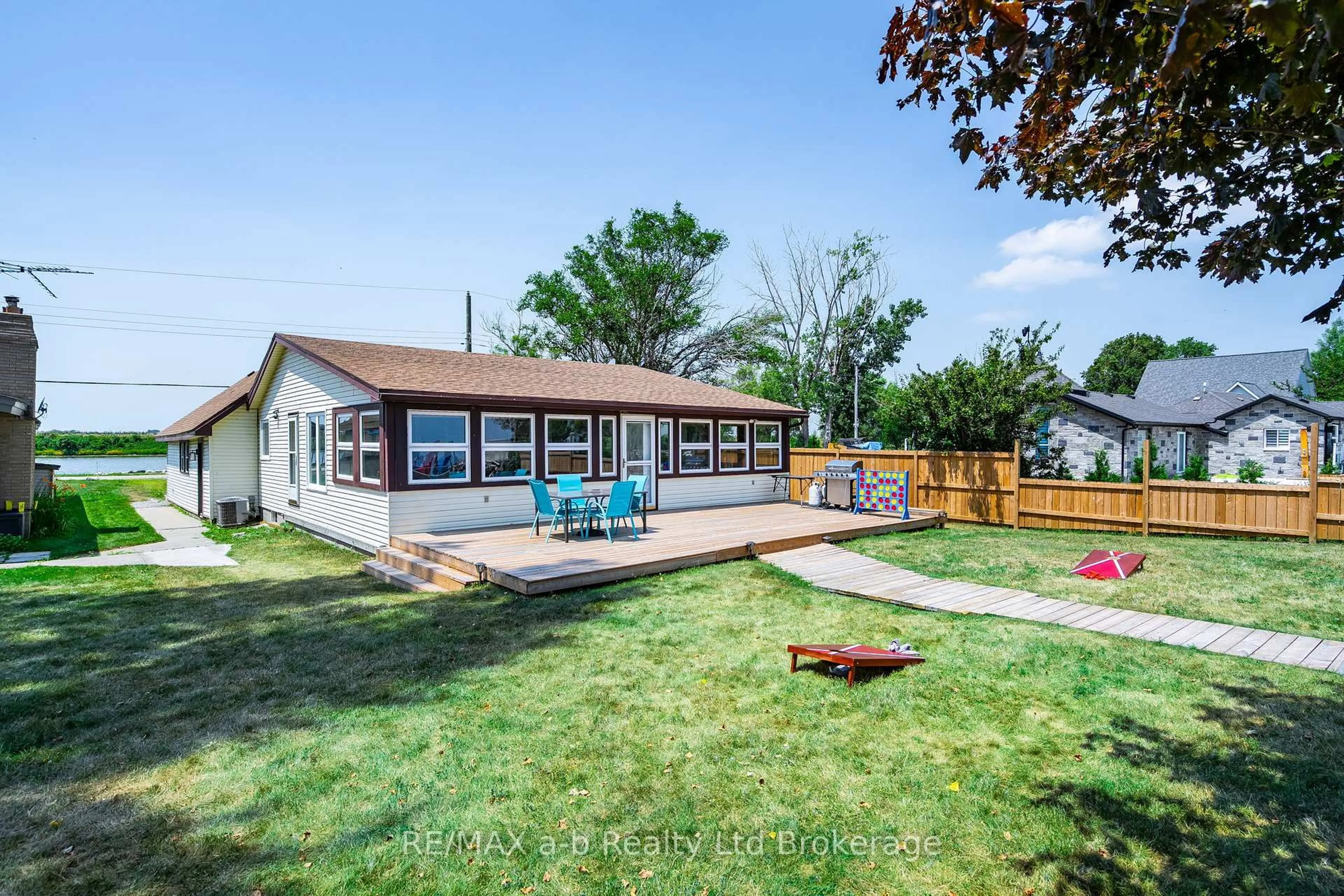 Home with vinyl exterior material, unknown for 51 Marentette Beach Rd, Leamington Ontario N8H 3V7