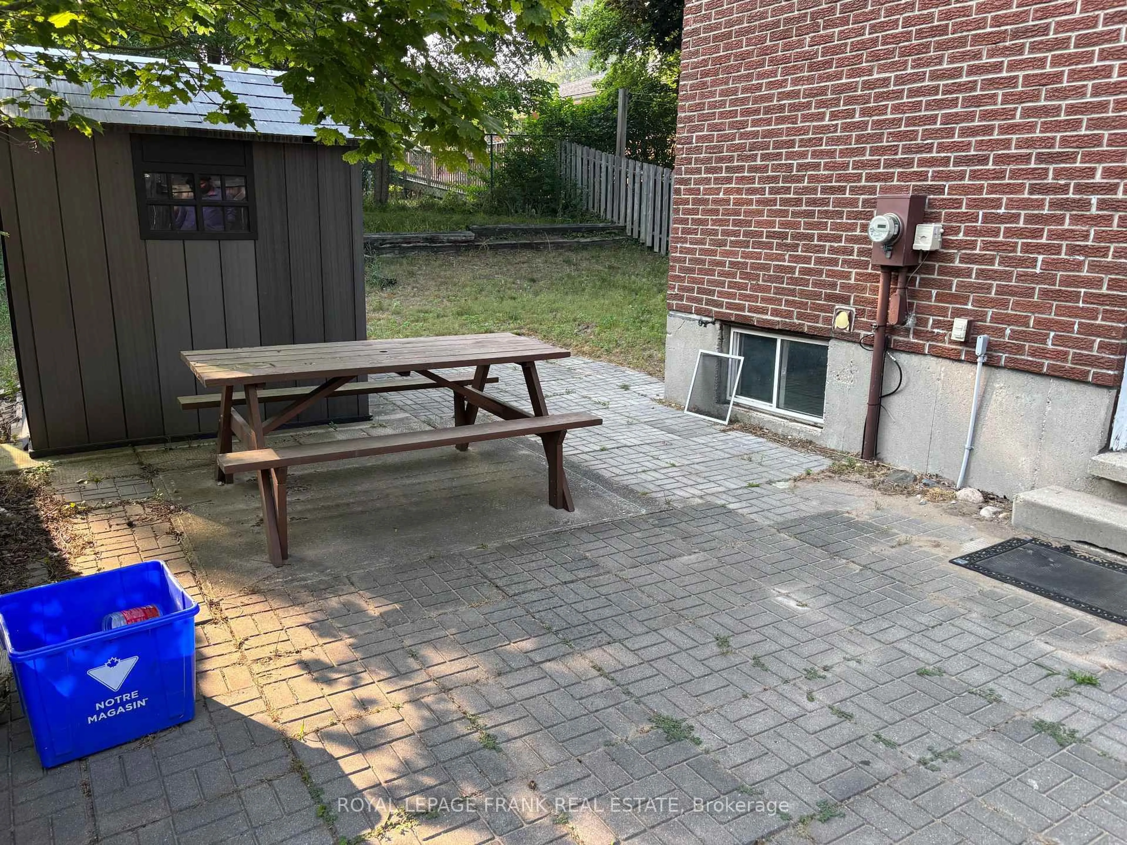 Patio, street for 1098 Milne Dr, Kincardine Ontario N2Z 1X4