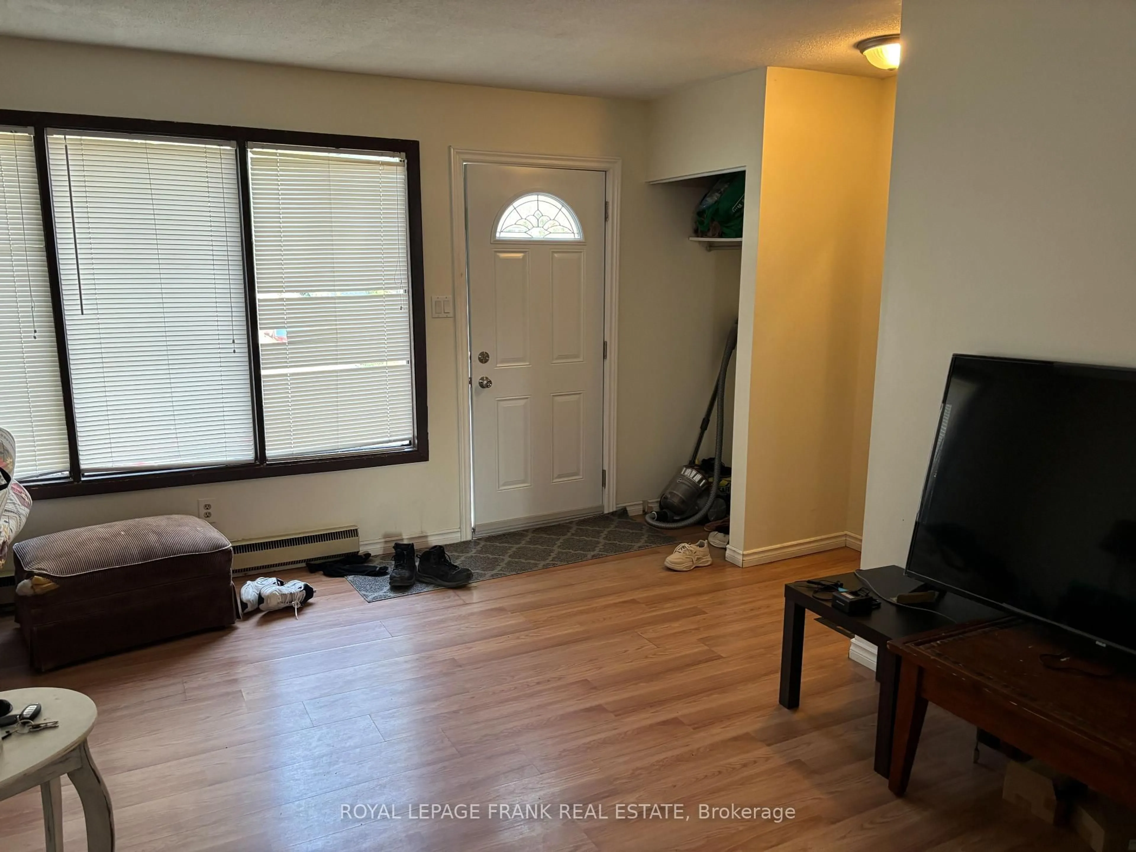 A pic of a room for 1098 Milne Dr, Kincardine Ontario N2Z 1X4