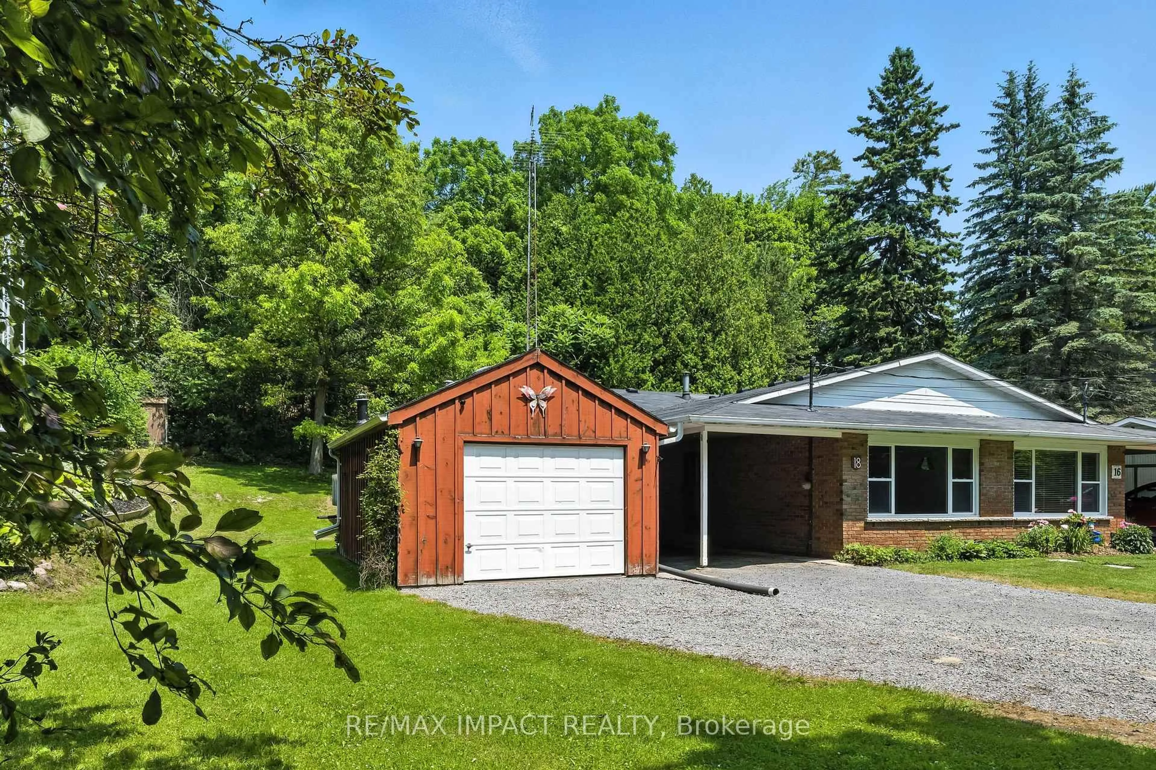 A pic from outside/outdoor area/front of a property/back of a property/a pic from drone, street for 18 Cumberland St, Port Hope Ontario L1A 1Z5