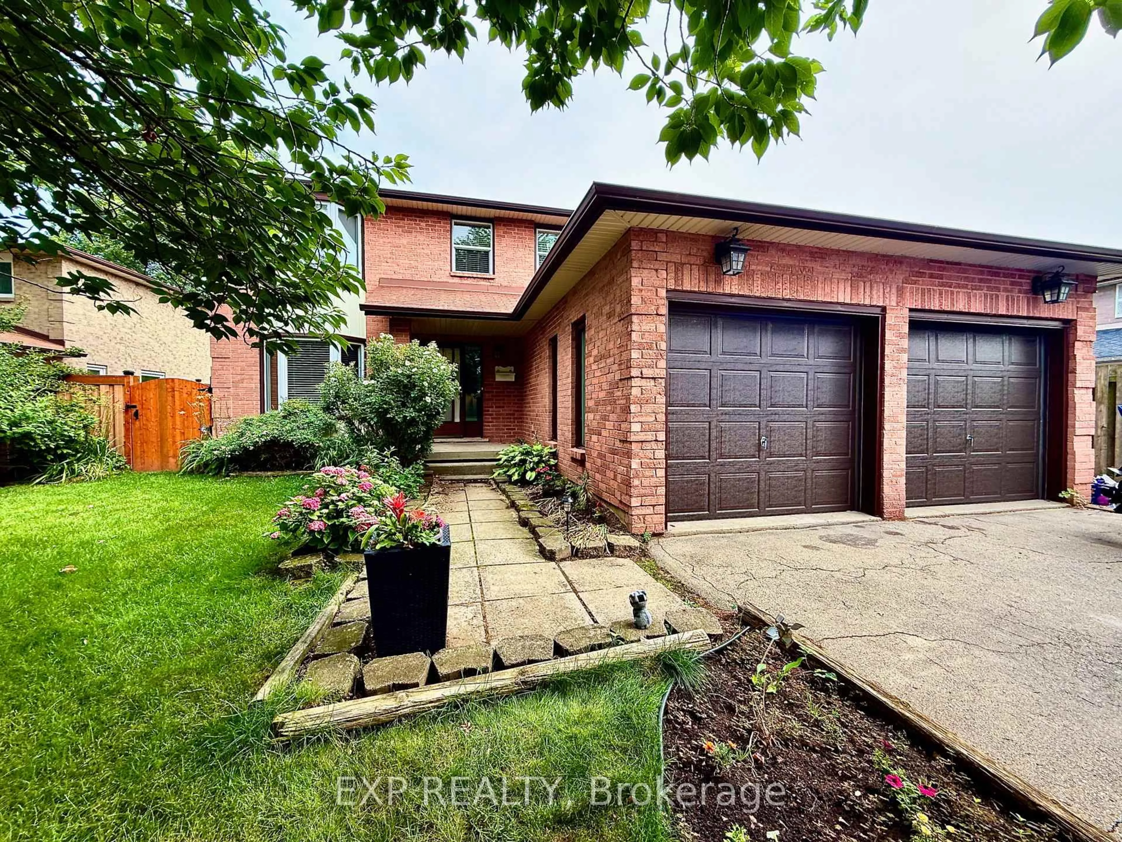 Home with brick exterior material, street for 4 Palmer Rd, Grimsby Ontario L3M 5B5