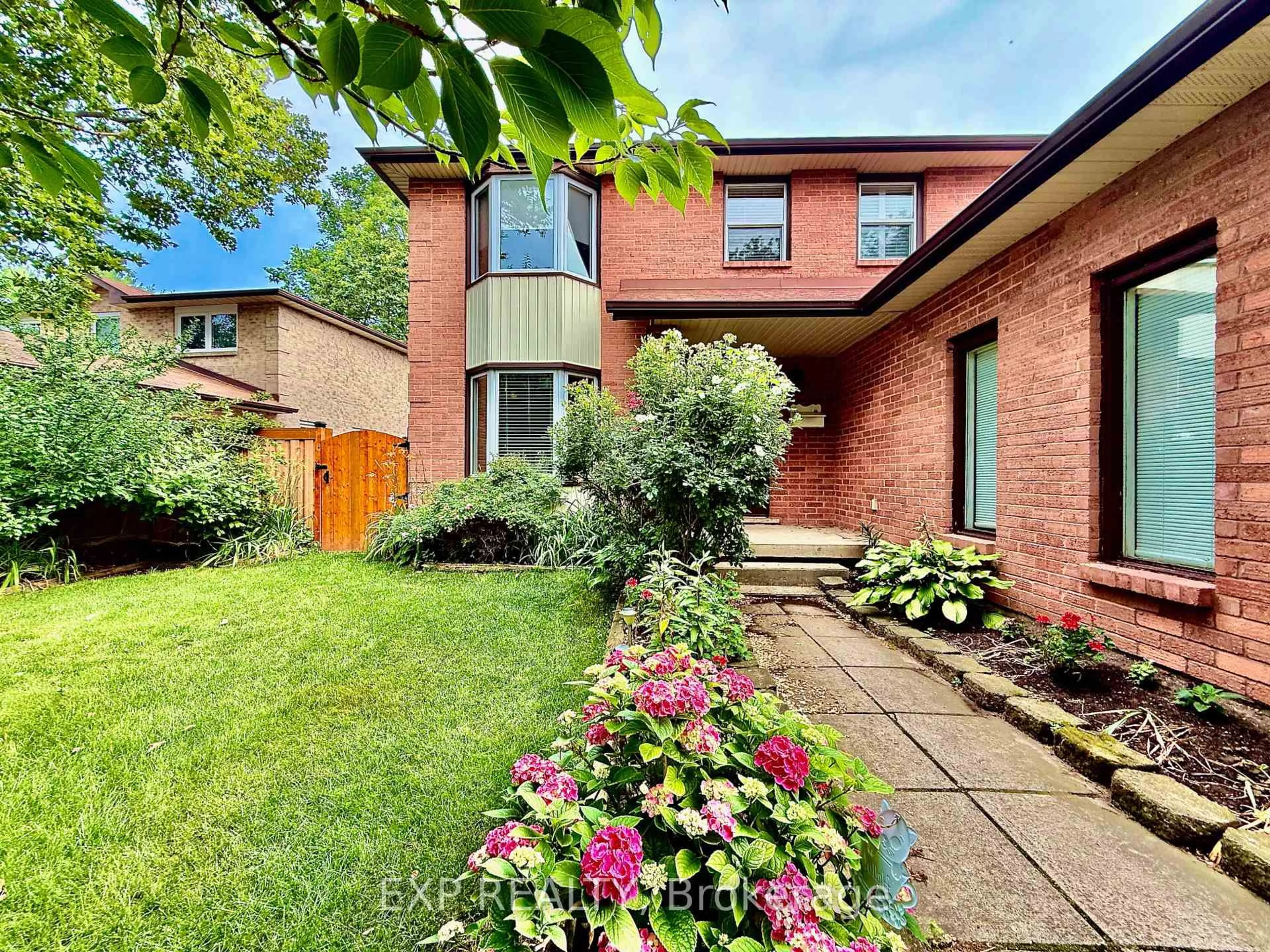 Home with brick exterior material, street for 4 Palmer Rd, Grimsby Ontario L3M 5B5