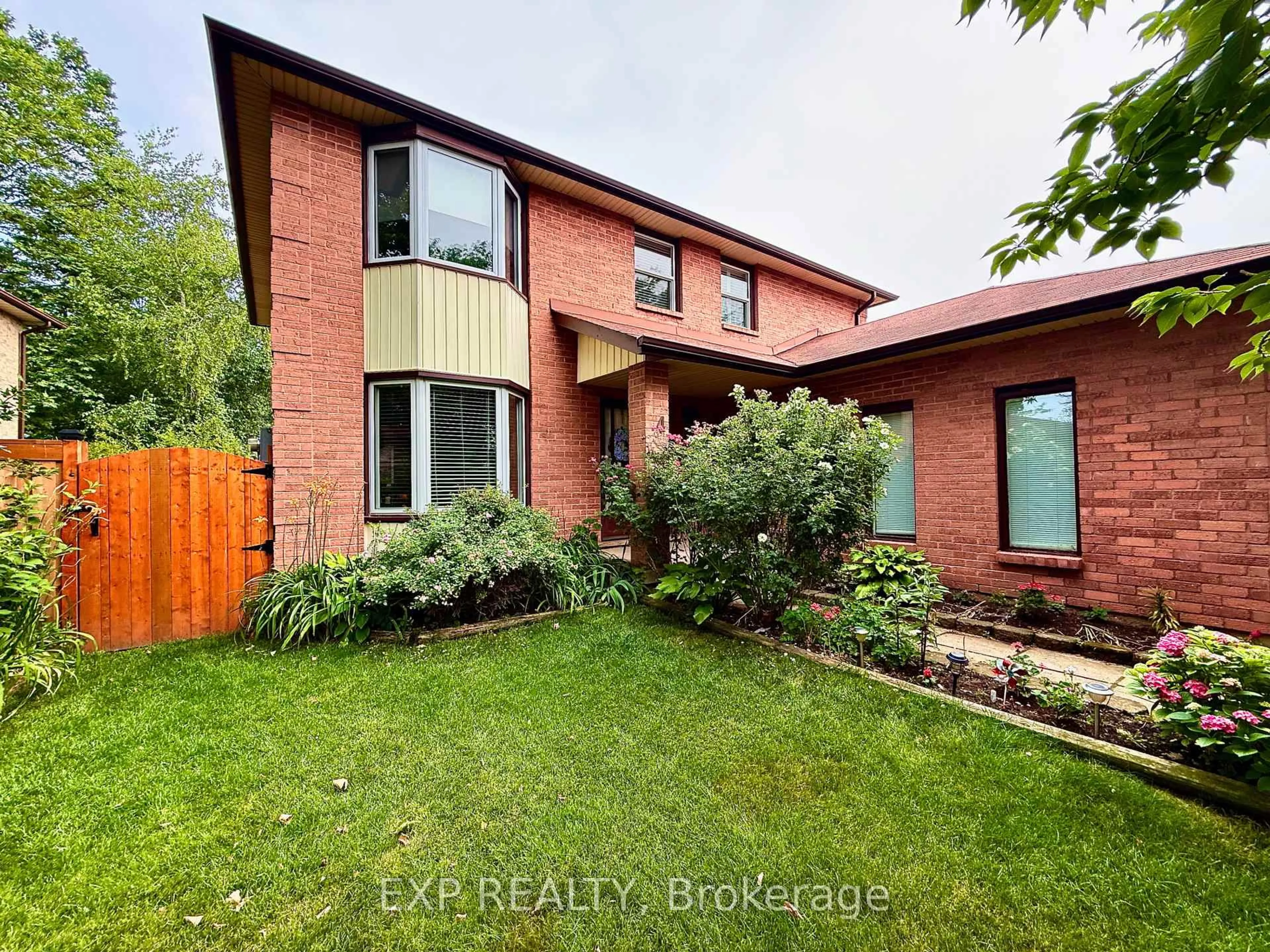 Home with brick exterior material, unknown for 4 Palmer Rd, Grimsby Ontario L3M 5B5