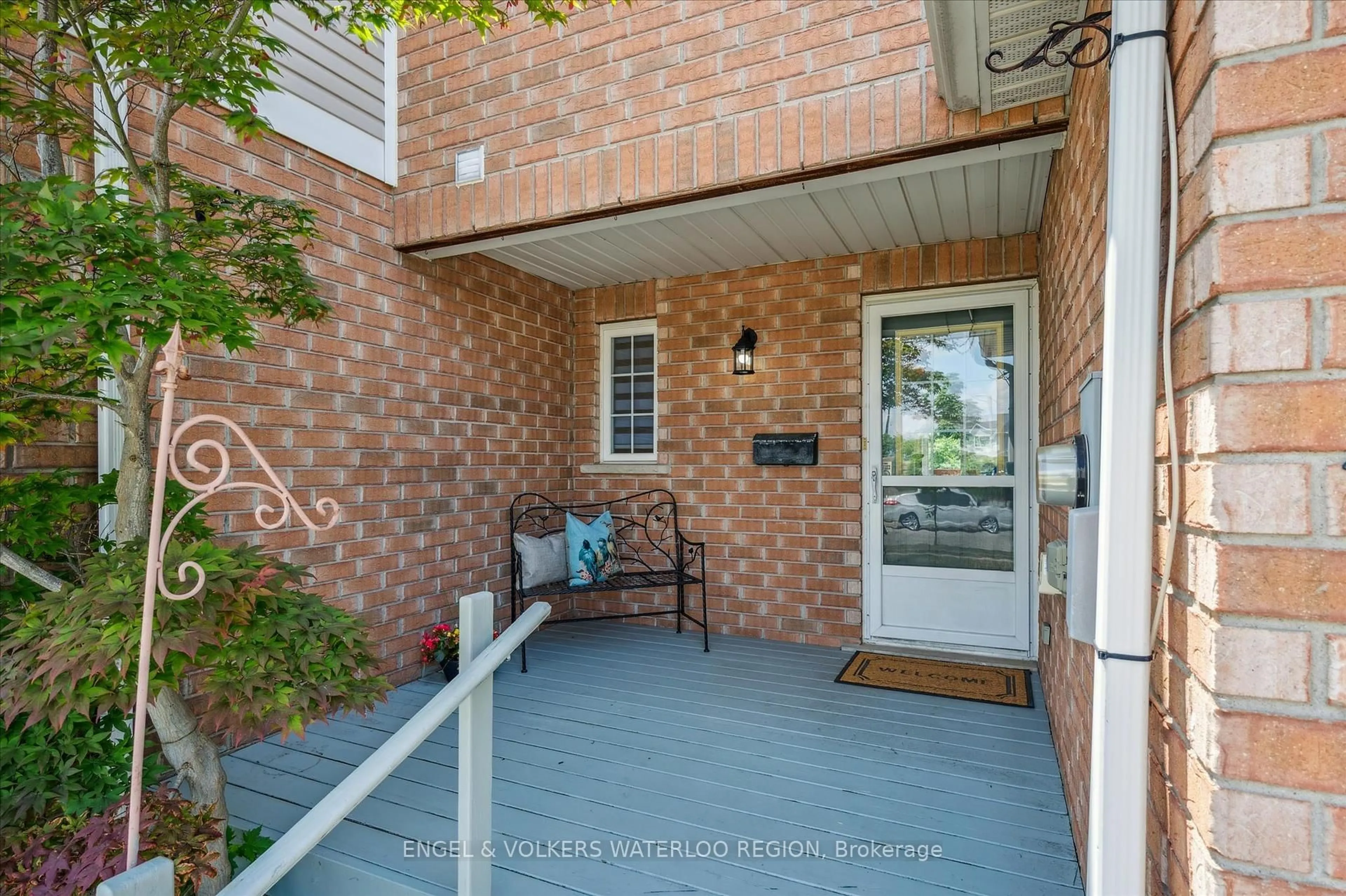 Indoor entryway for 443 Laurel Gate Dr, Waterloo Ontario N2T 2S5
