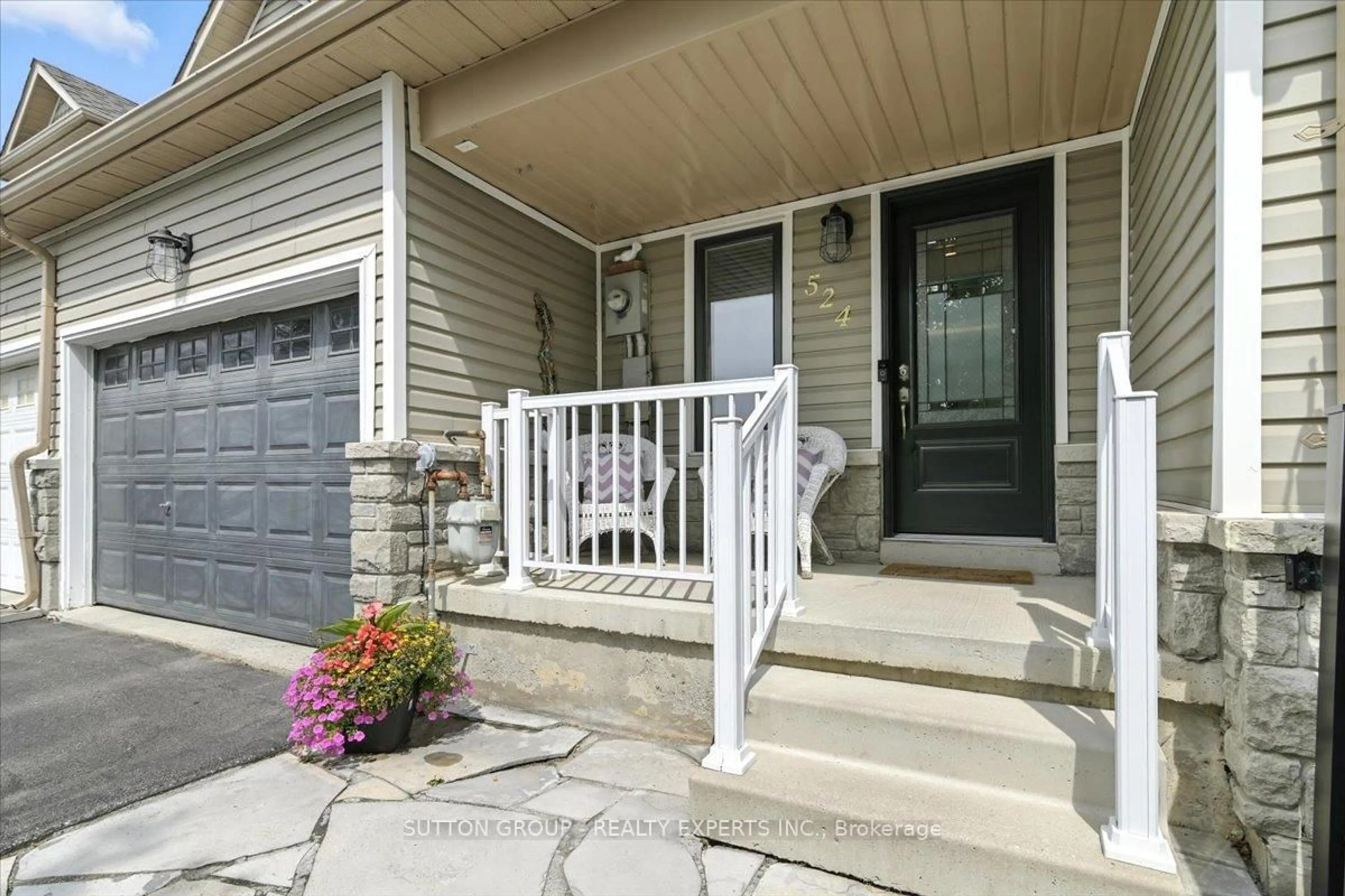 Indoor entryway for 524 Garbutt Terr, Peterborough North Ontario K9H 7S8