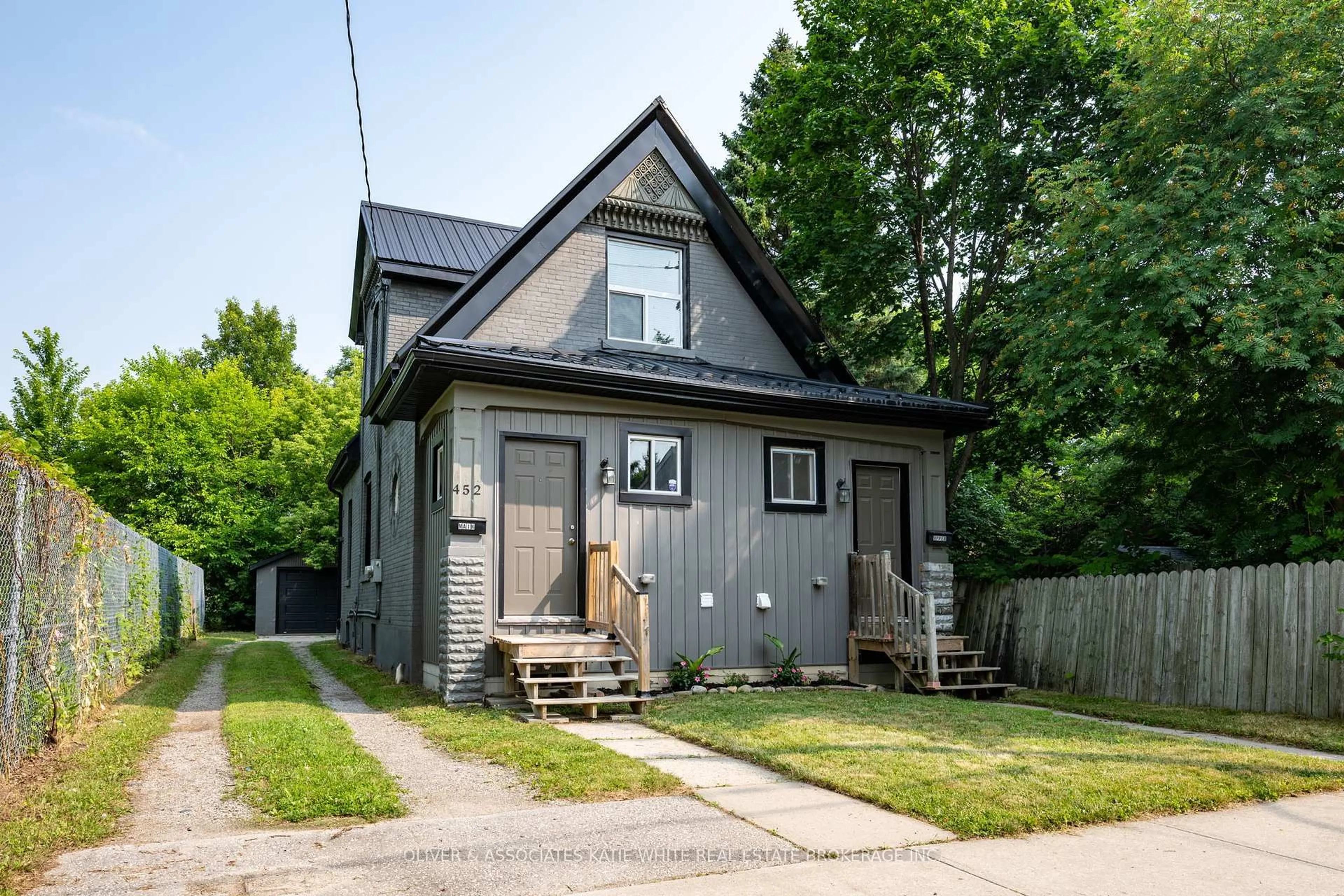 Home with vinyl exterior material, street for 452 South St, London East Ontario N6B 1C2