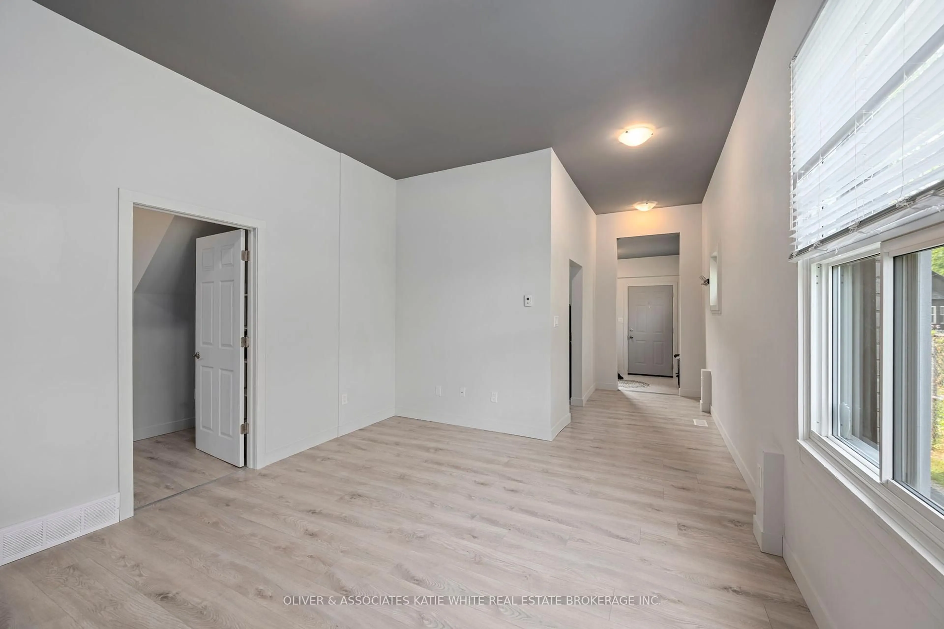A pic of a room for 452 South St, London East Ontario N6B 1C2
