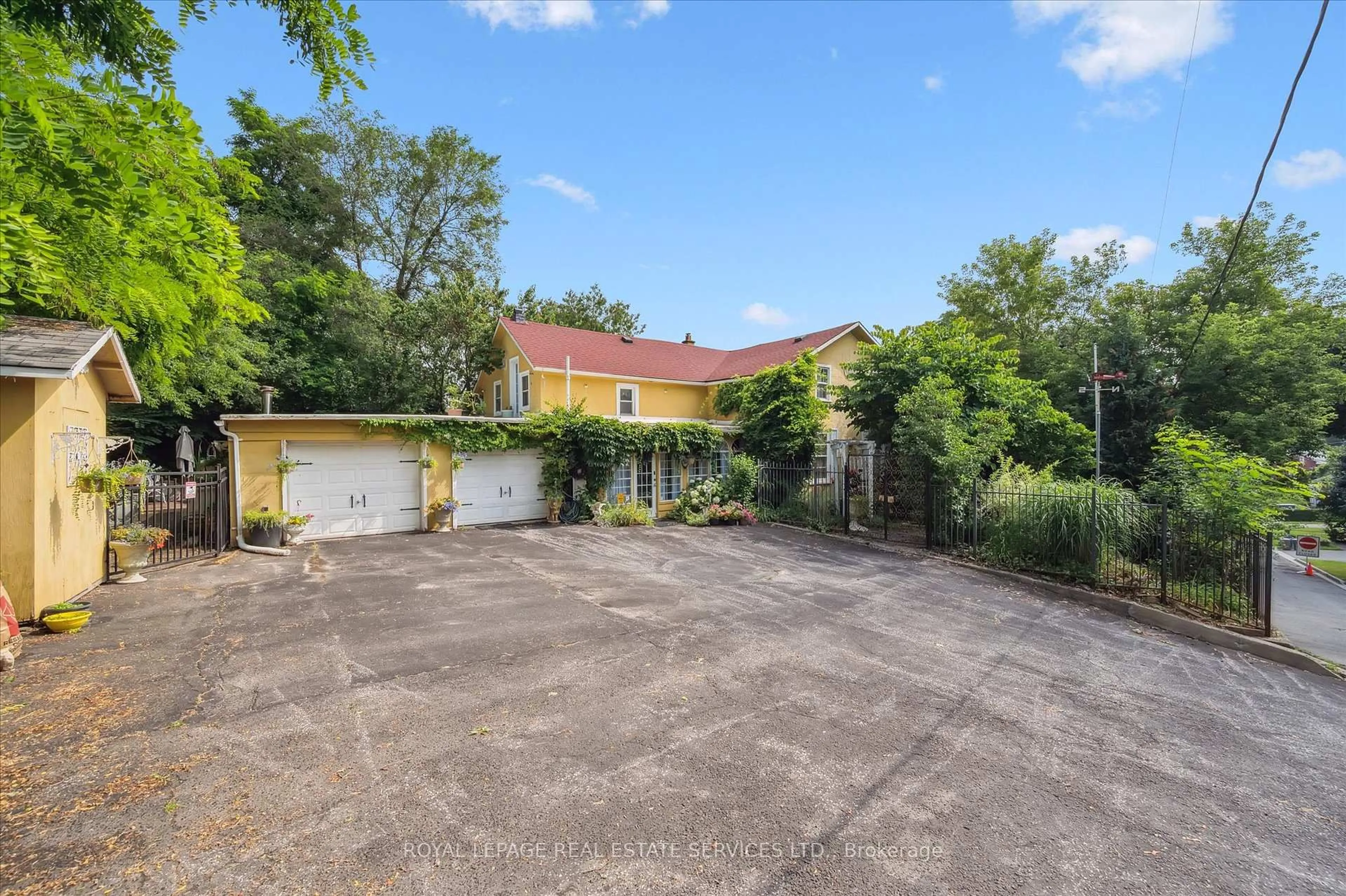 A pic from outside/outdoor area/front of a property/back of a property/a pic from drone, street for 58 Keffer St, Cambridge Ontario N3C 1N5