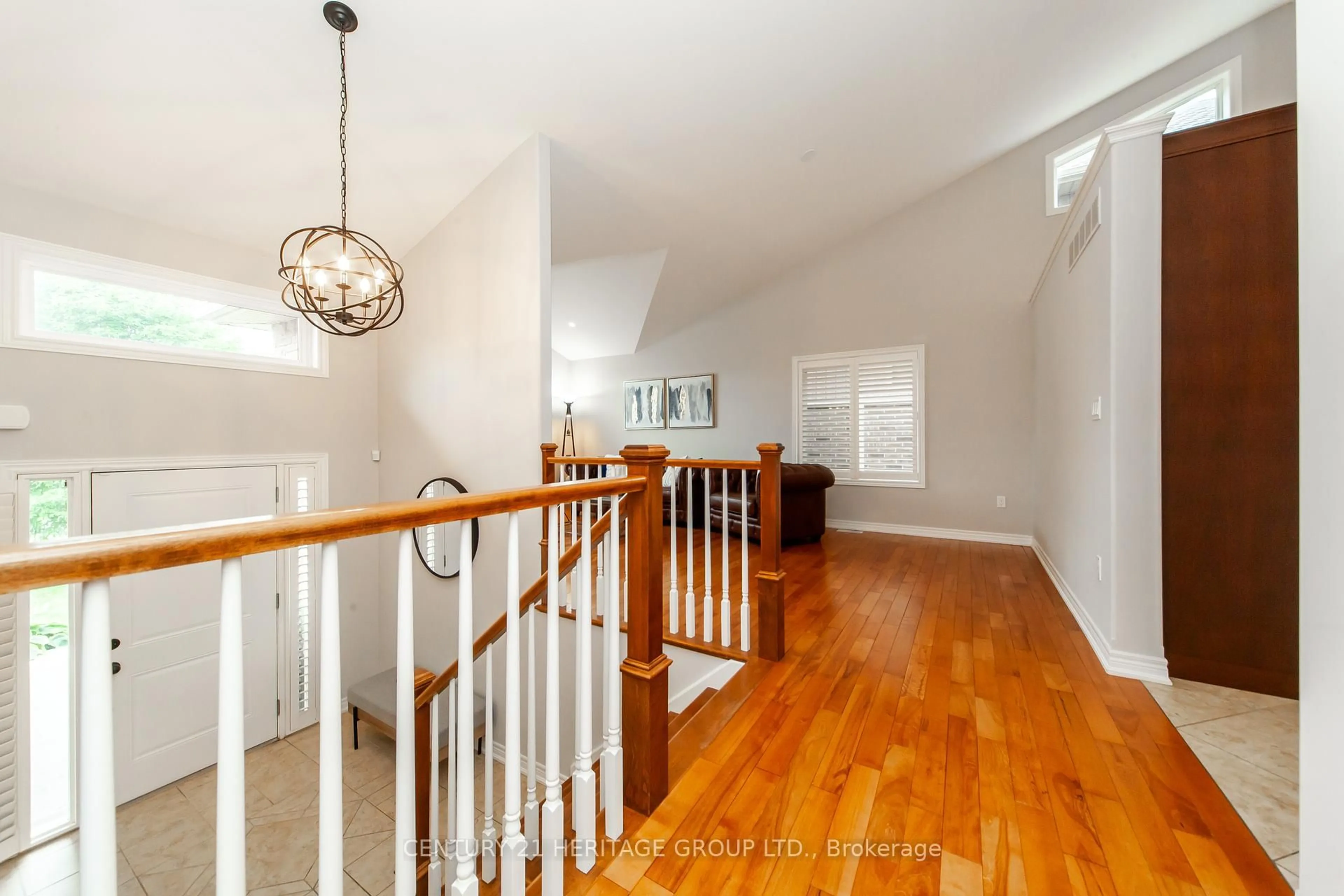 Indoor entryway for 5826 Fiddlehead Lane, Niagara Falls Ontario L2H 0E9