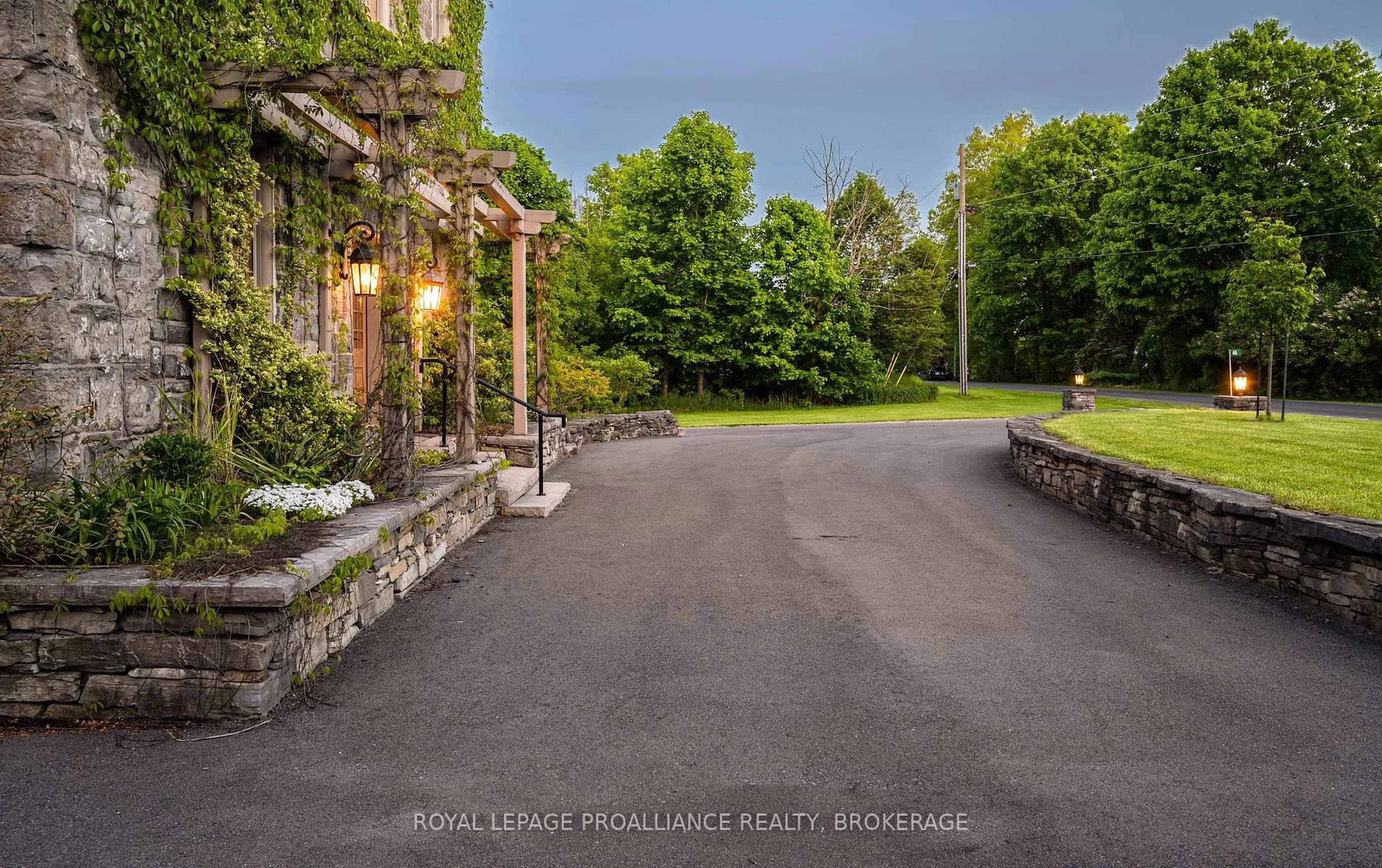 Patio, unknown for 46 Concession St, Tamworth Ontario K0K 3G0