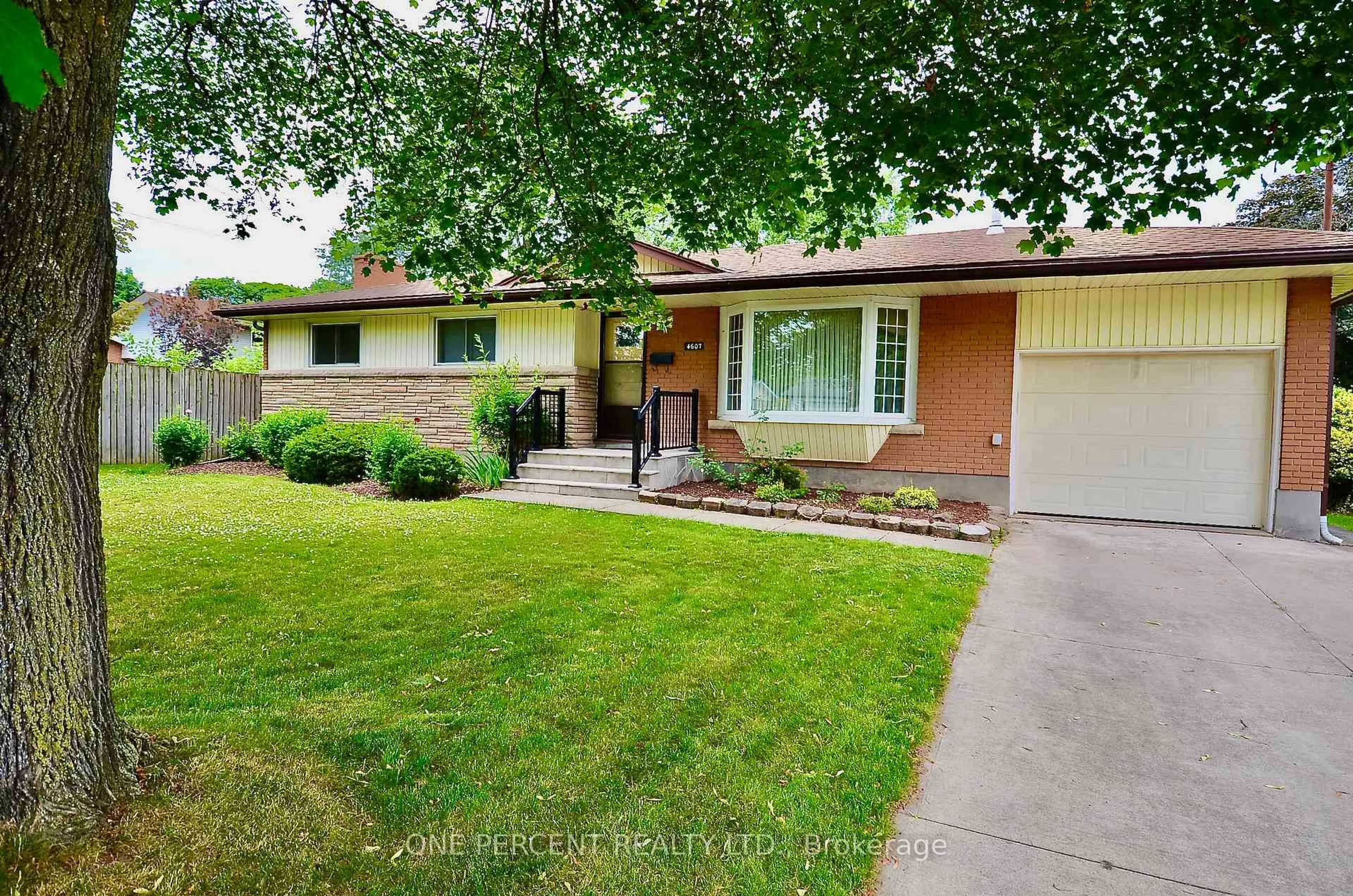Home with brick exterior material, street for 4607 Queensway Gdns, Niagara Falls Ontario L2E 6R2