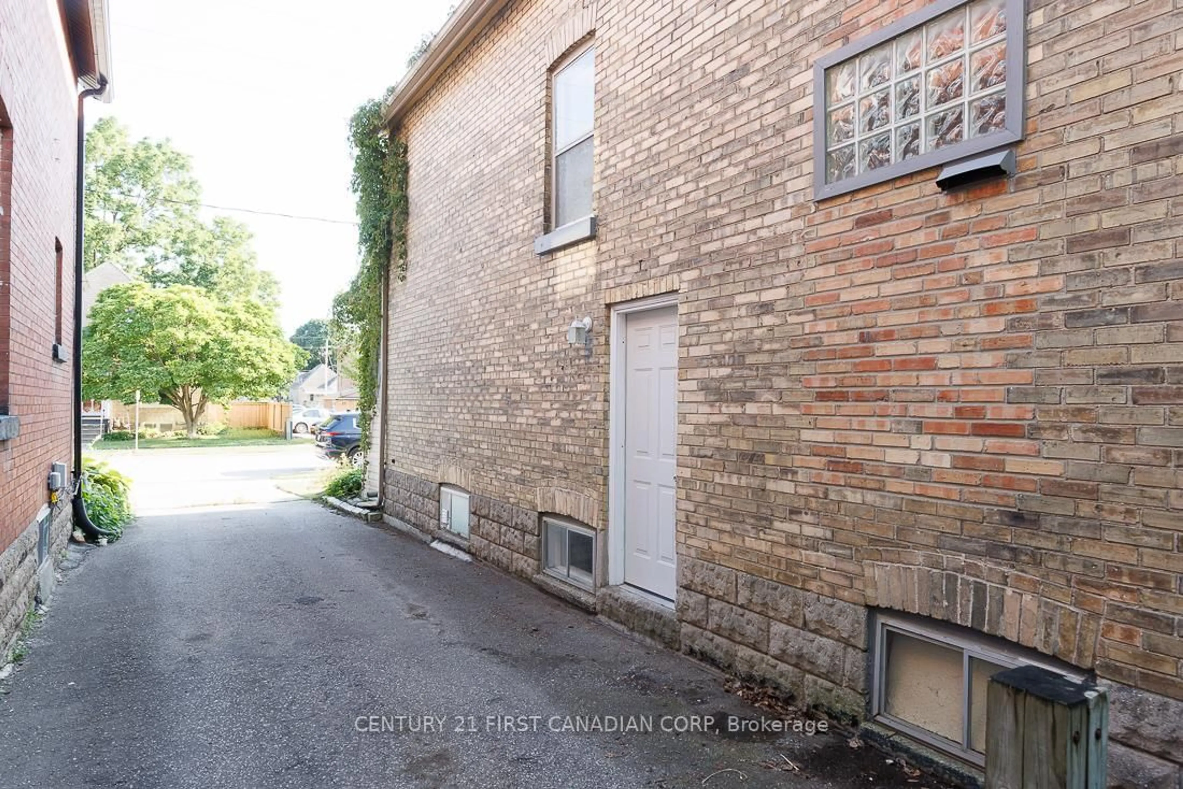 Unknown for 52 Myrtle St, St. Thomas Ontario N5R 2E8