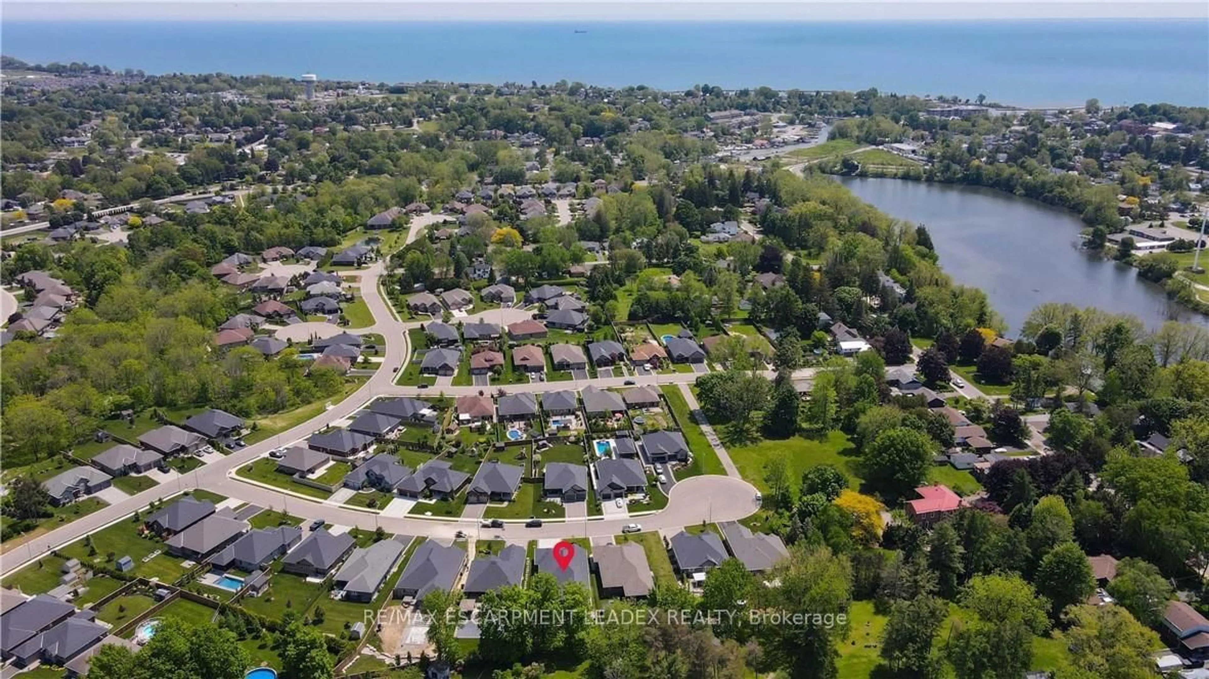 A pic from outside/outdoor area/front of a property/back of a property/a pic from drone, water/lake/river/ocean view for 31 Sycamore Dr, Norfolk Ontario N0A 1N6