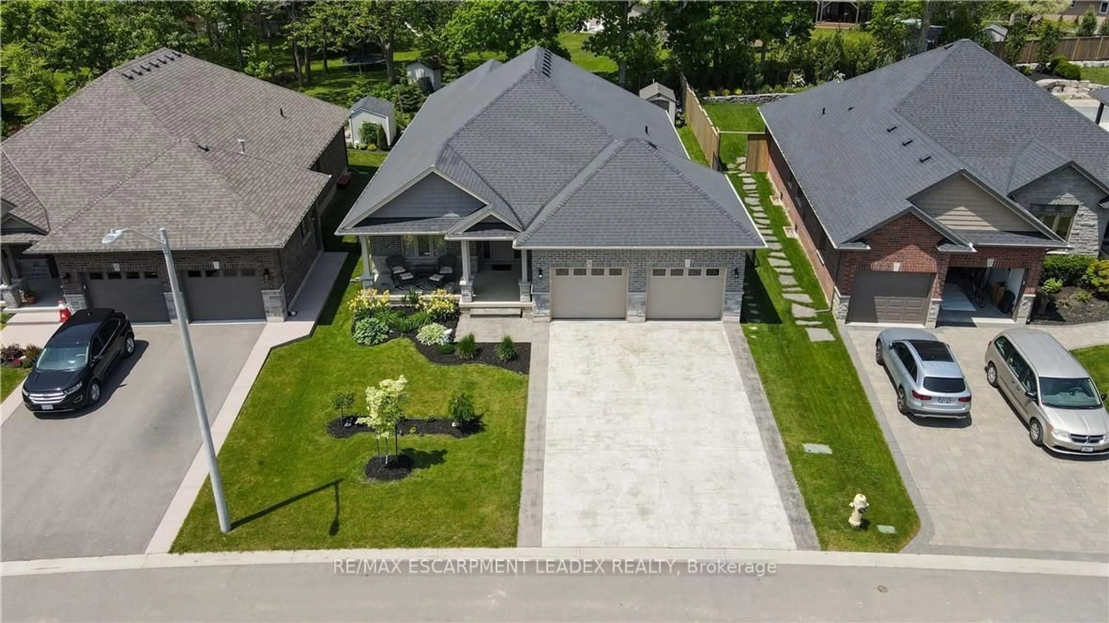 A pic from outside/outdoor area/front of a property/back of a property/a pic from drone, street for 31 Sycamore Dr, Norfolk Ontario N0A 1N6