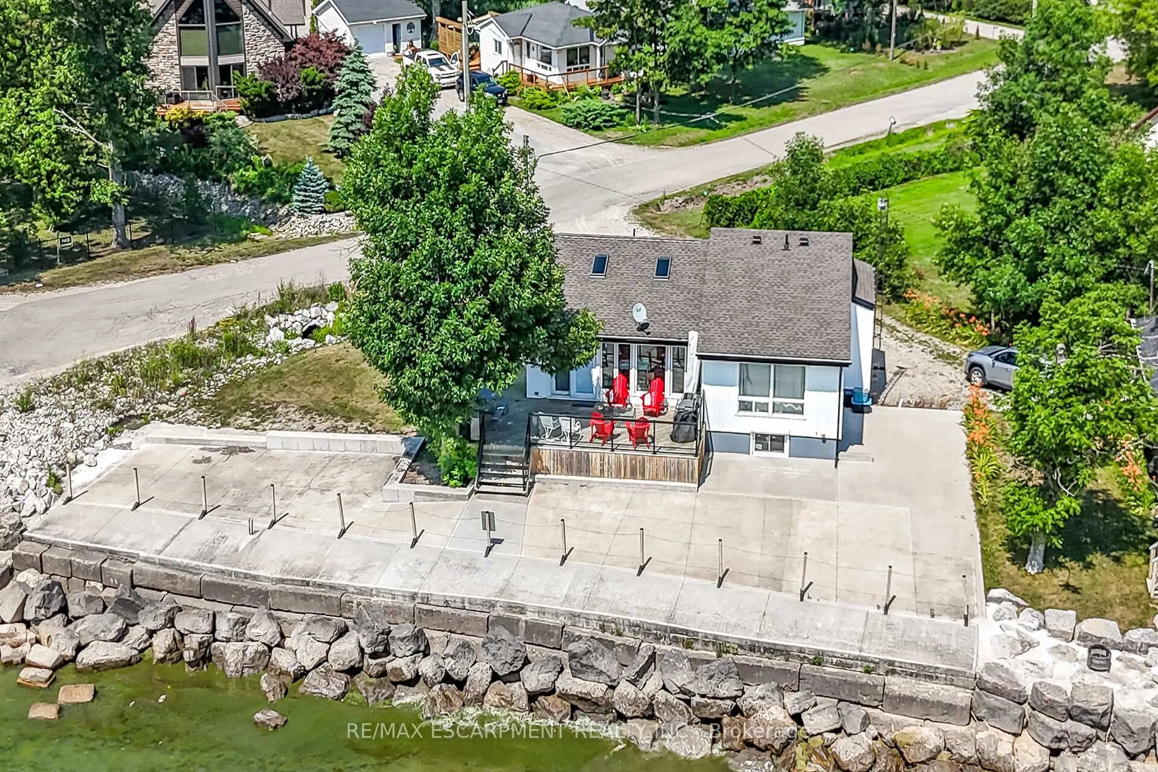 A pic from outside/outdoor area/front of a property/back of a property/a pic from drone, water/lake/river/ocean view for 61 Horseshoe Bay Rd, Haldimand Ontario N1A 2W8