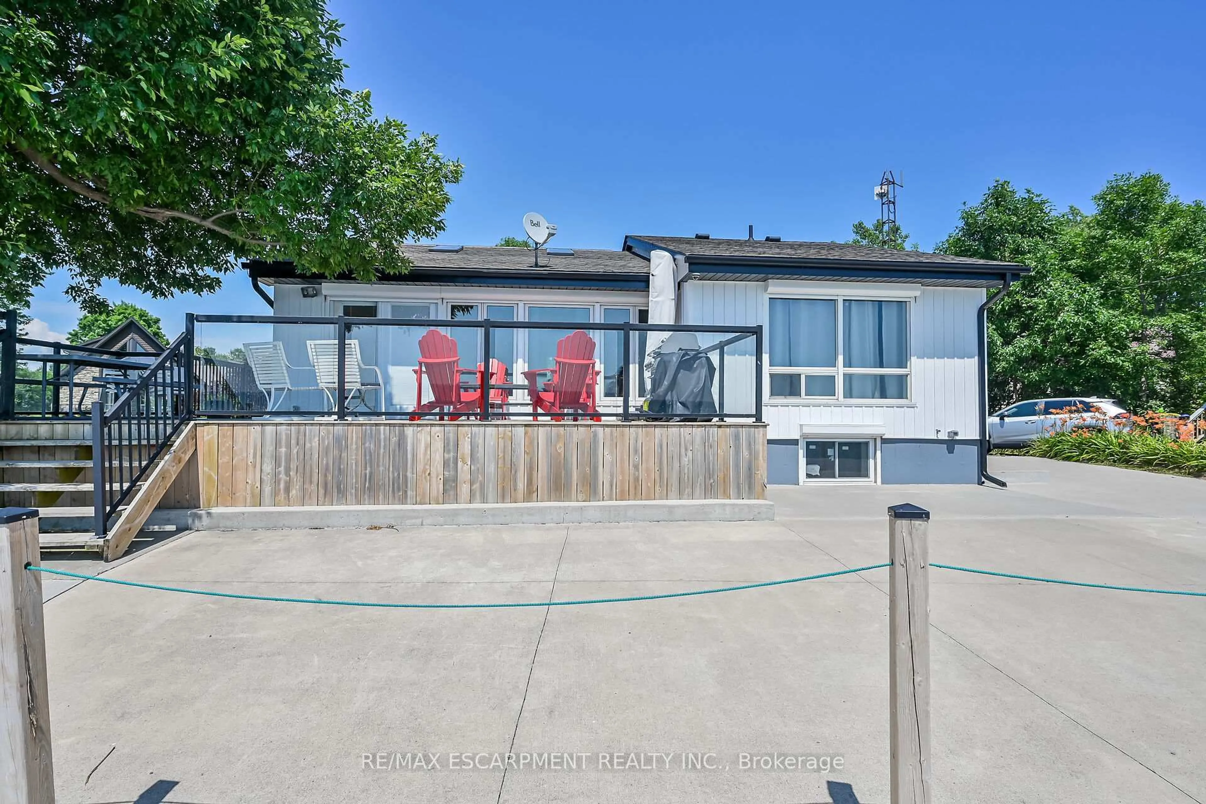 A pic from outside/outdoor area/front of a property/back of a property/a pic from drone, street for 61 Horseshoe Bay Rd, Haldimand Ontario N1A 2W8