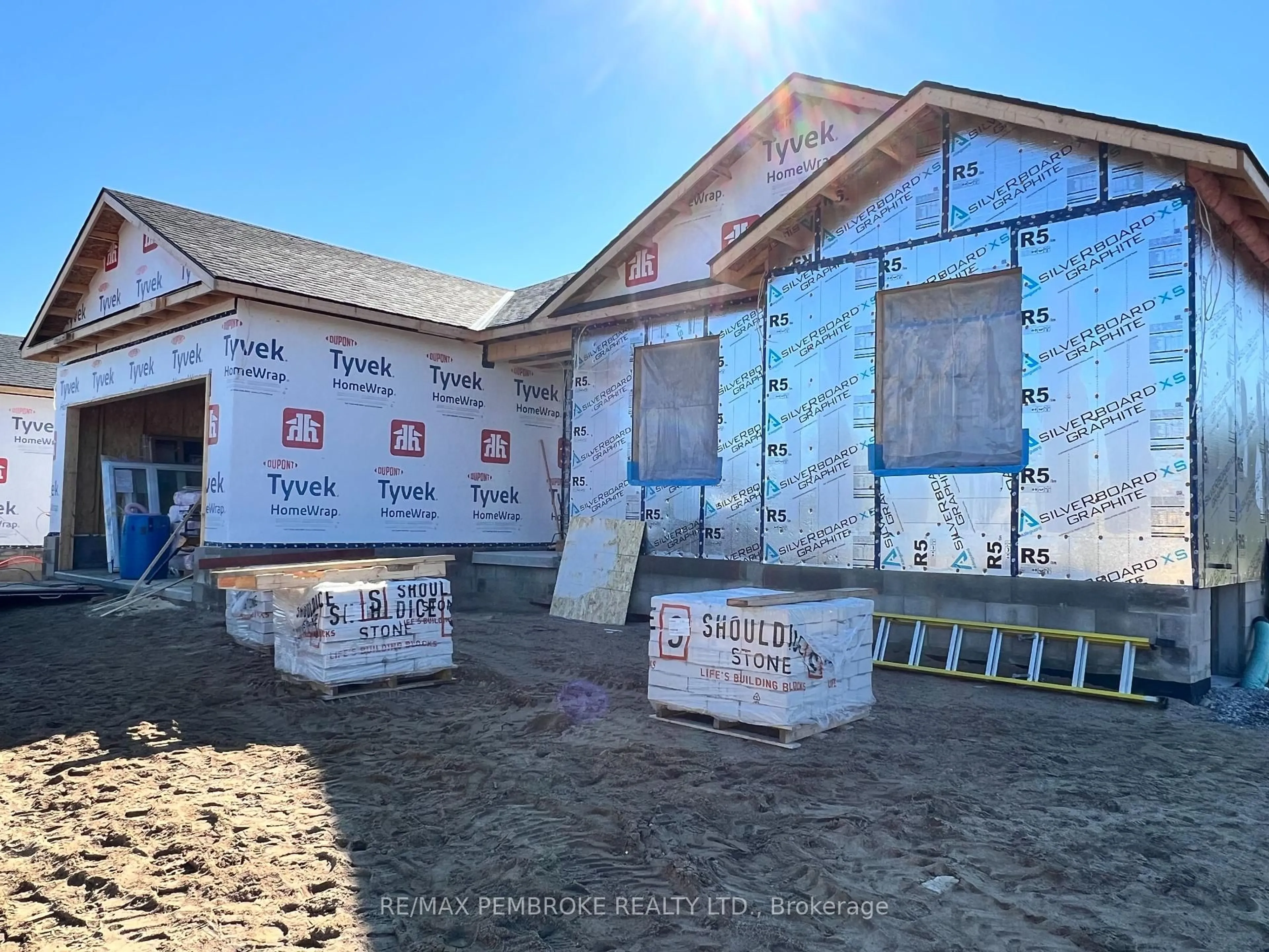Home with vinyl exterior material, building for 22 DURANT St, Petawawa Ontario K8H 0H3
