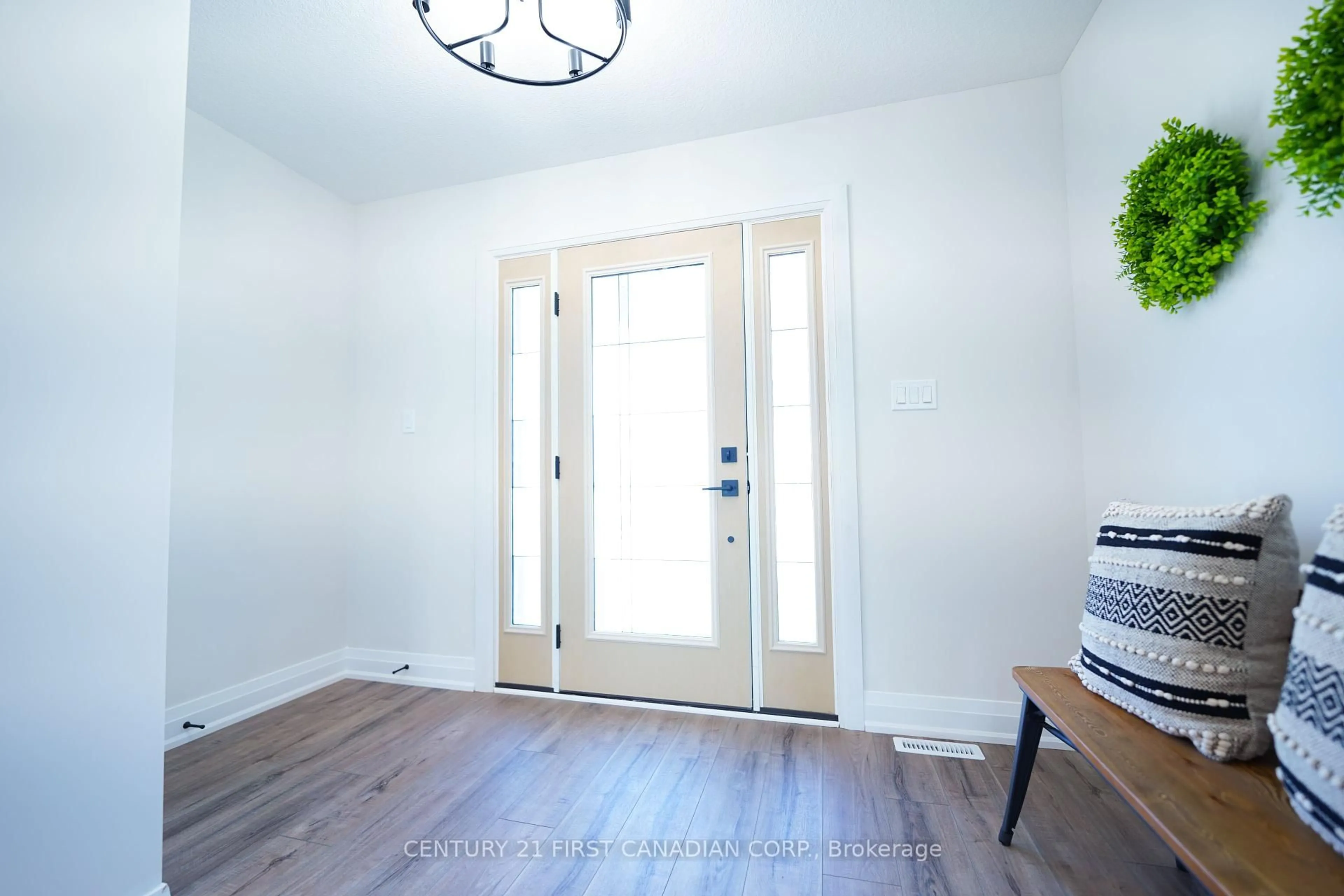 Indoor entryway for 666 Ketter Way, Plympton-Wyoming Ontario N0N 1T0