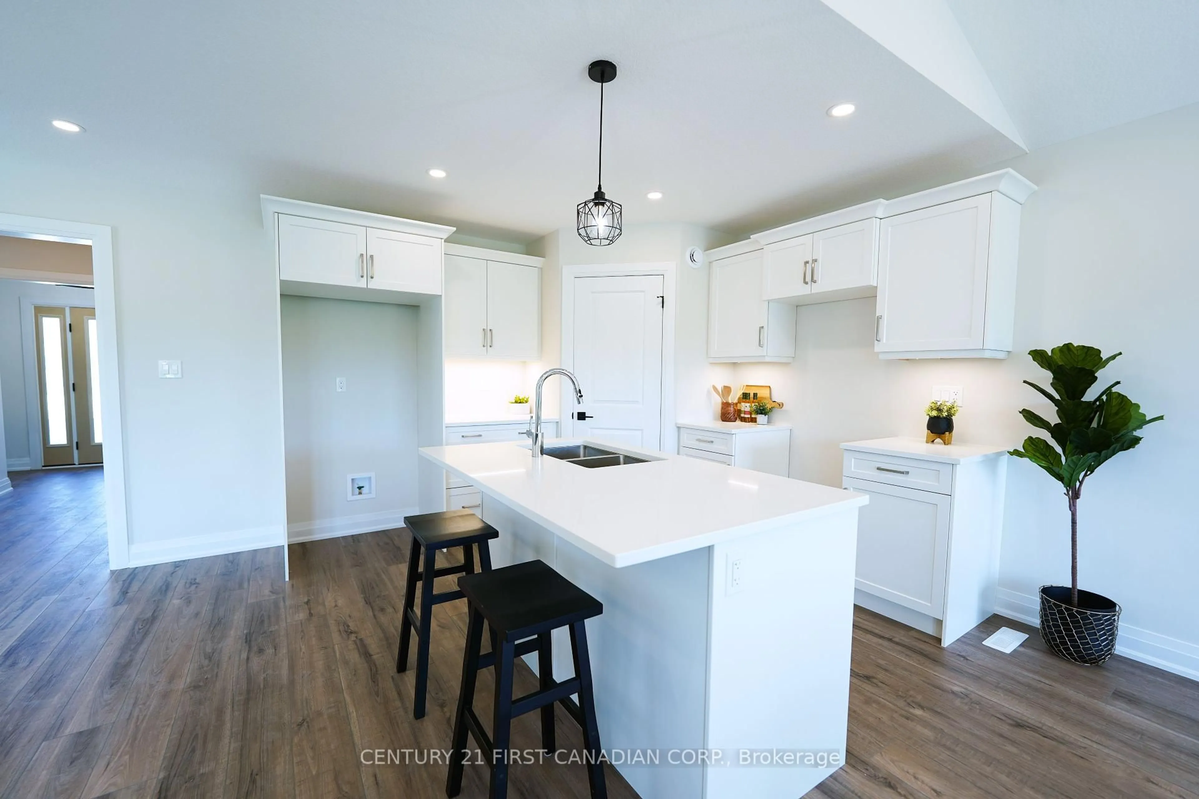 Open concept kitchen, unknown for 666 Ketter Way, Plympton-Wyoming Ontario N0N 1T0