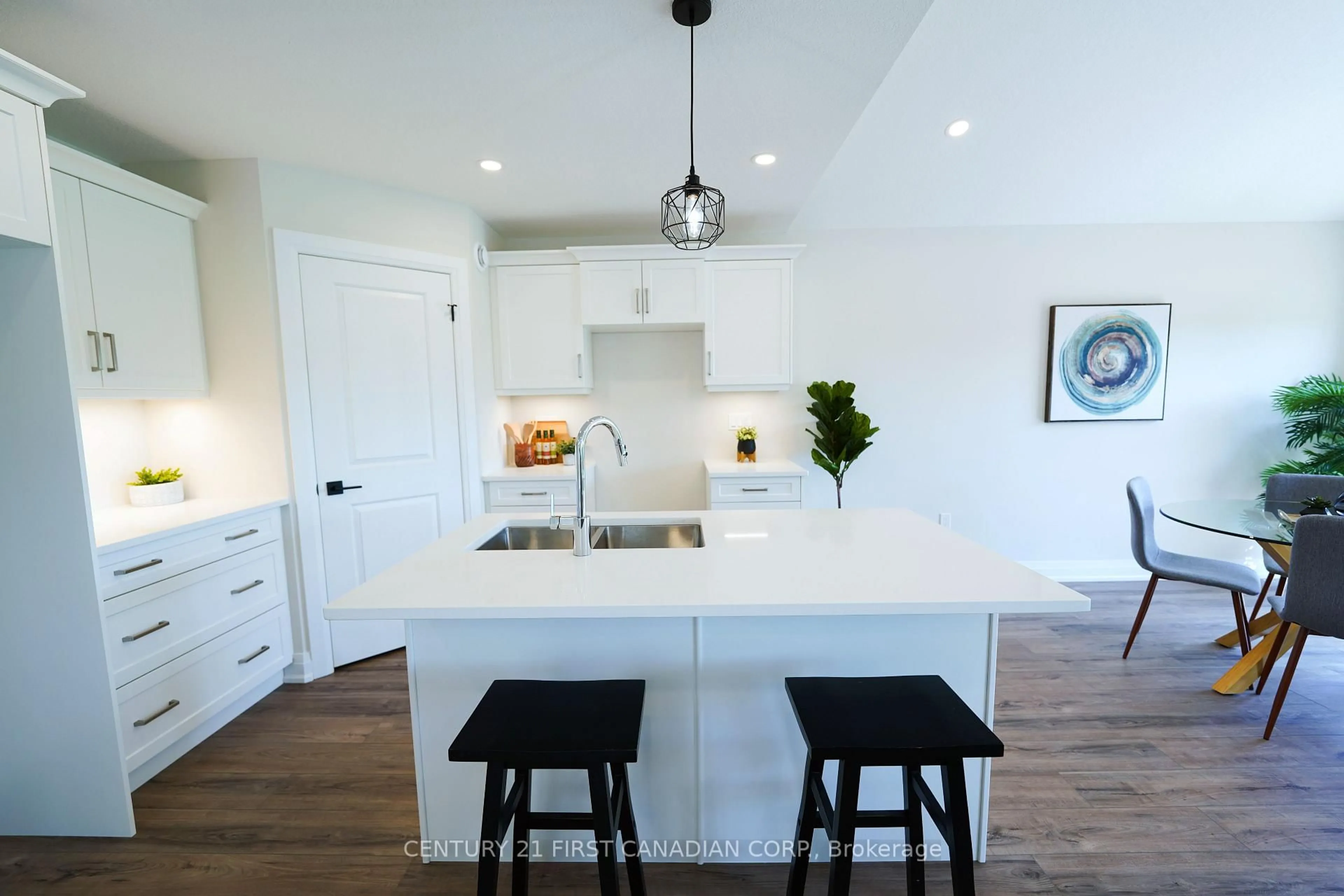 Contemporary kitchen, unknown for 666 Ketter Way, Plympton-Wyoming Ontario N0N 1T0