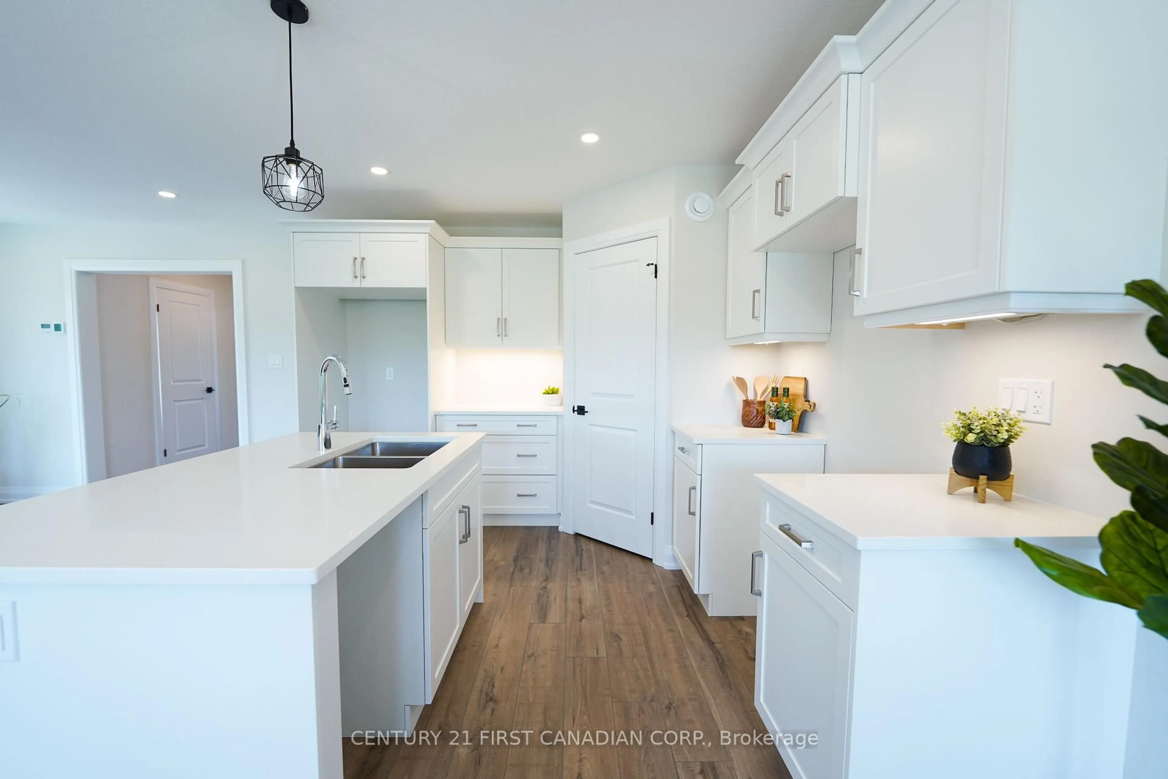 Open concept kitchen, unknown for 666 Ketter Way, Plympton-Wyoming Ontario N0N 1T0