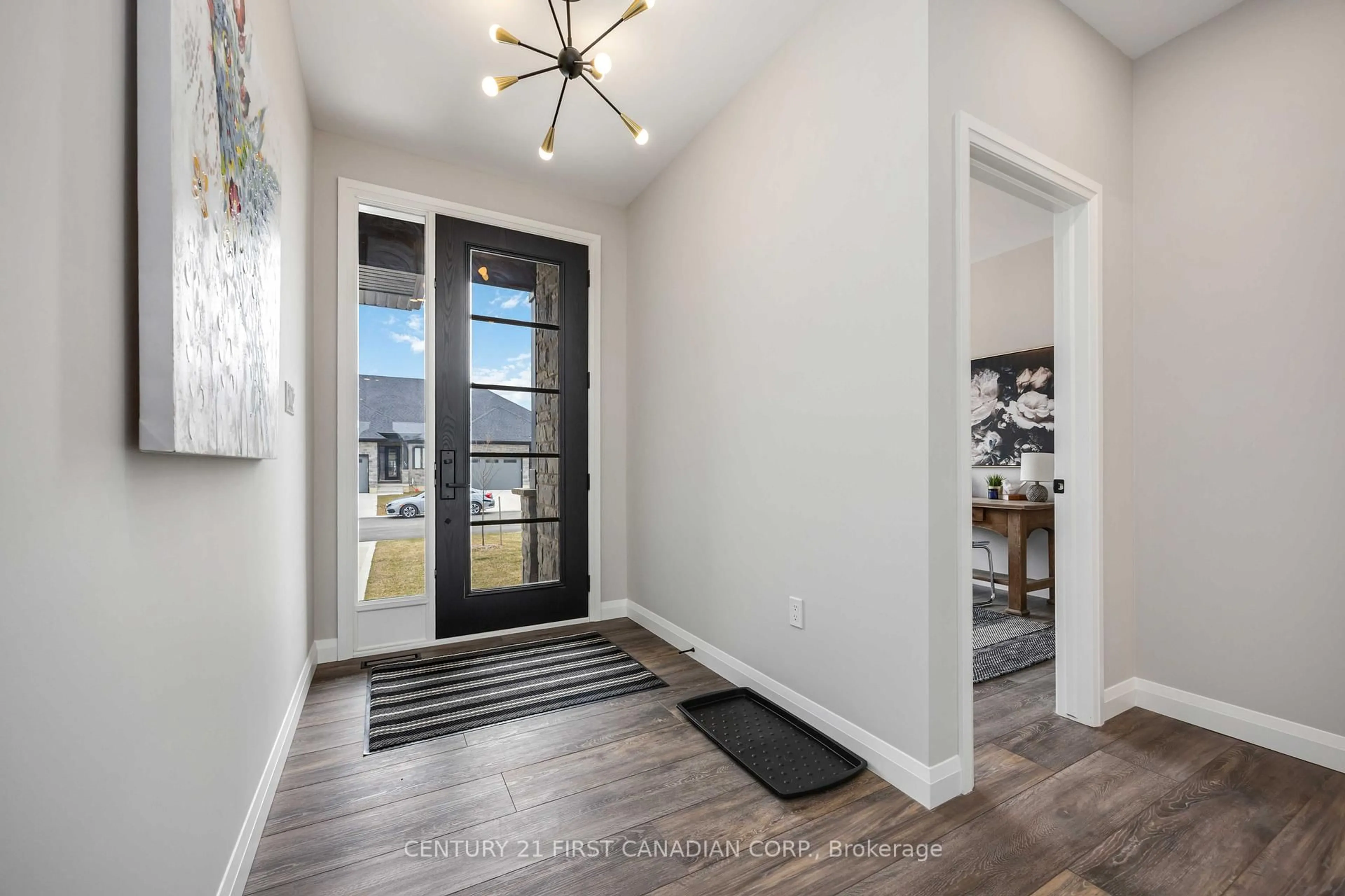 Indoor entryway for 479 Kip Lane, Plympton-Wyoming Ontario N0N 1T0