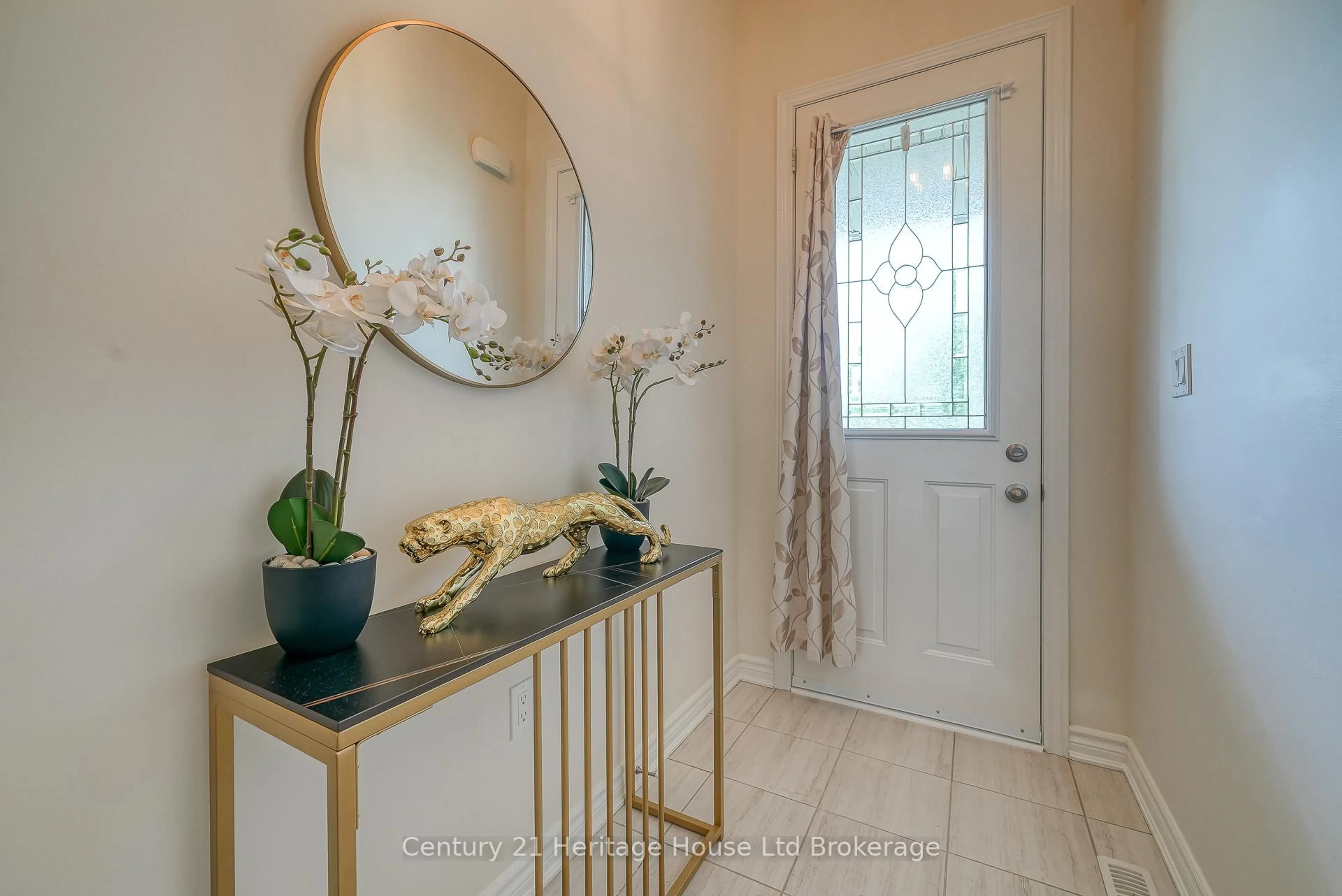 Indoor entryway for 37 Harvest Ave, Tillsonburg Ontario N4G 0H9