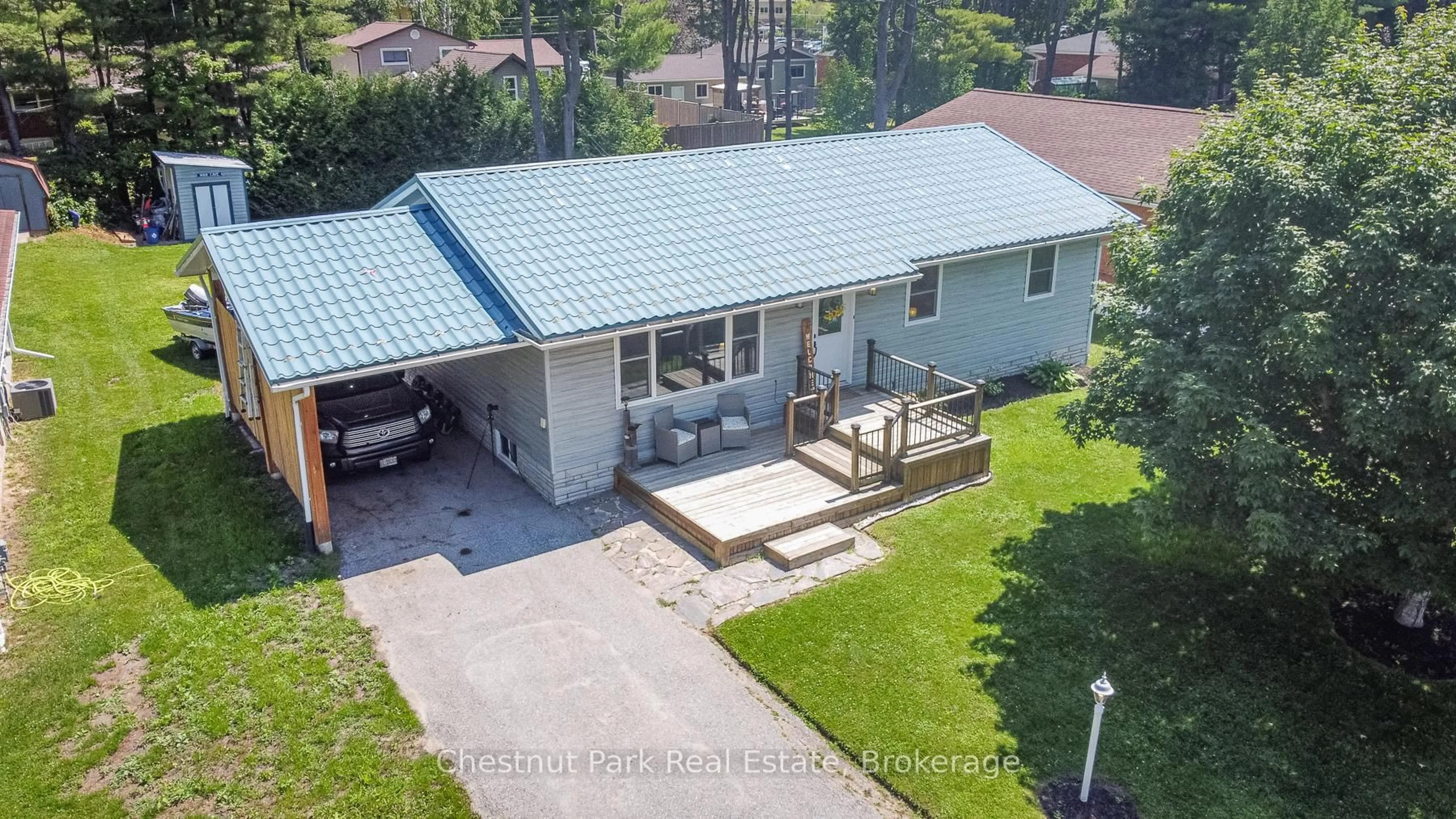 A pic from outside/outdoor area/front of a property/back of a property/a pic from drone, unknown for 4 Pinewood Dr, Bracebridge Ontario P1L 1K8