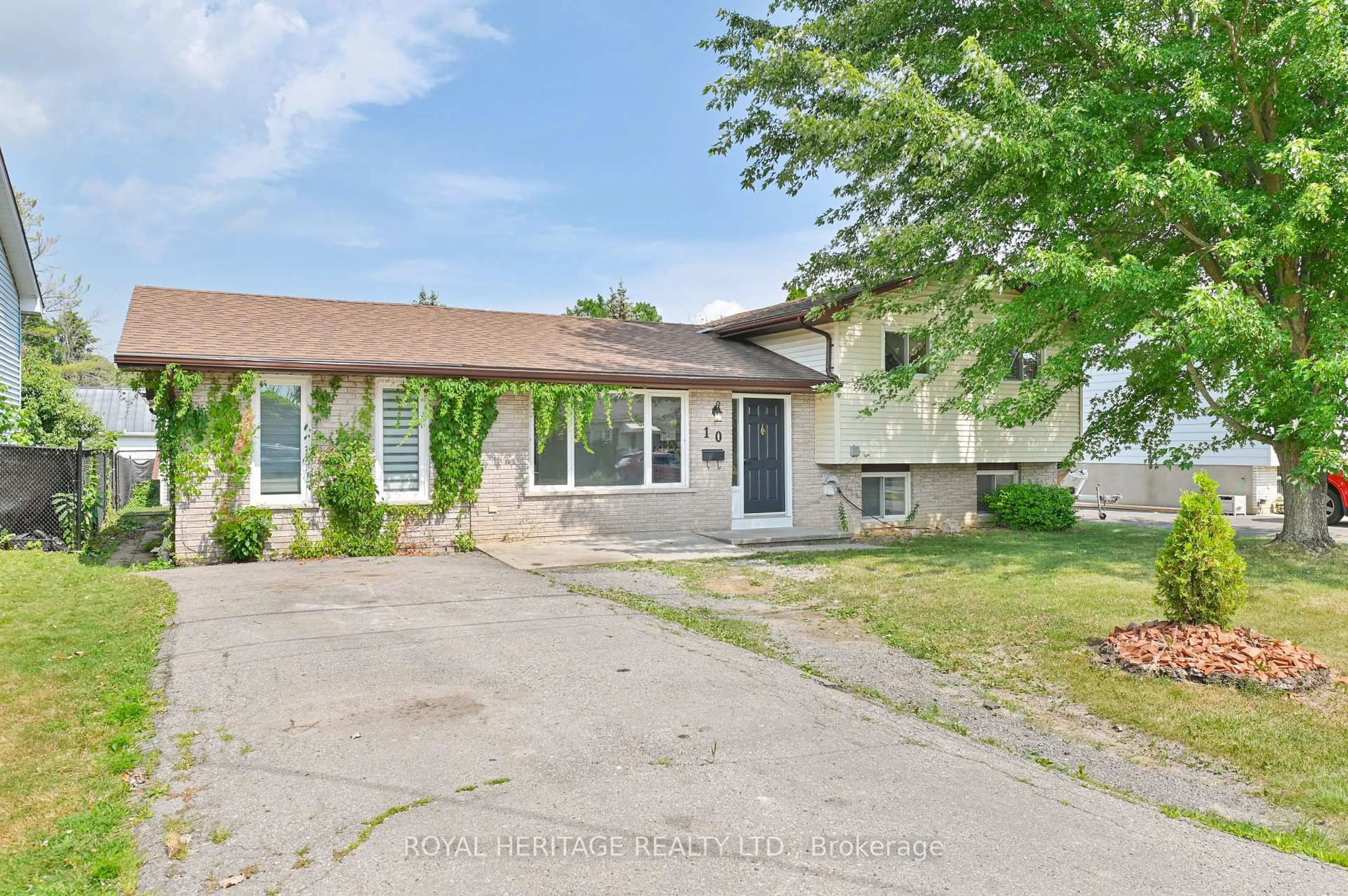 A pic from outside/outdoor area/front of a property/back of a property/a pic from drone, street for 10 Reid St, Greater Napanee Ontario K7R 3V2