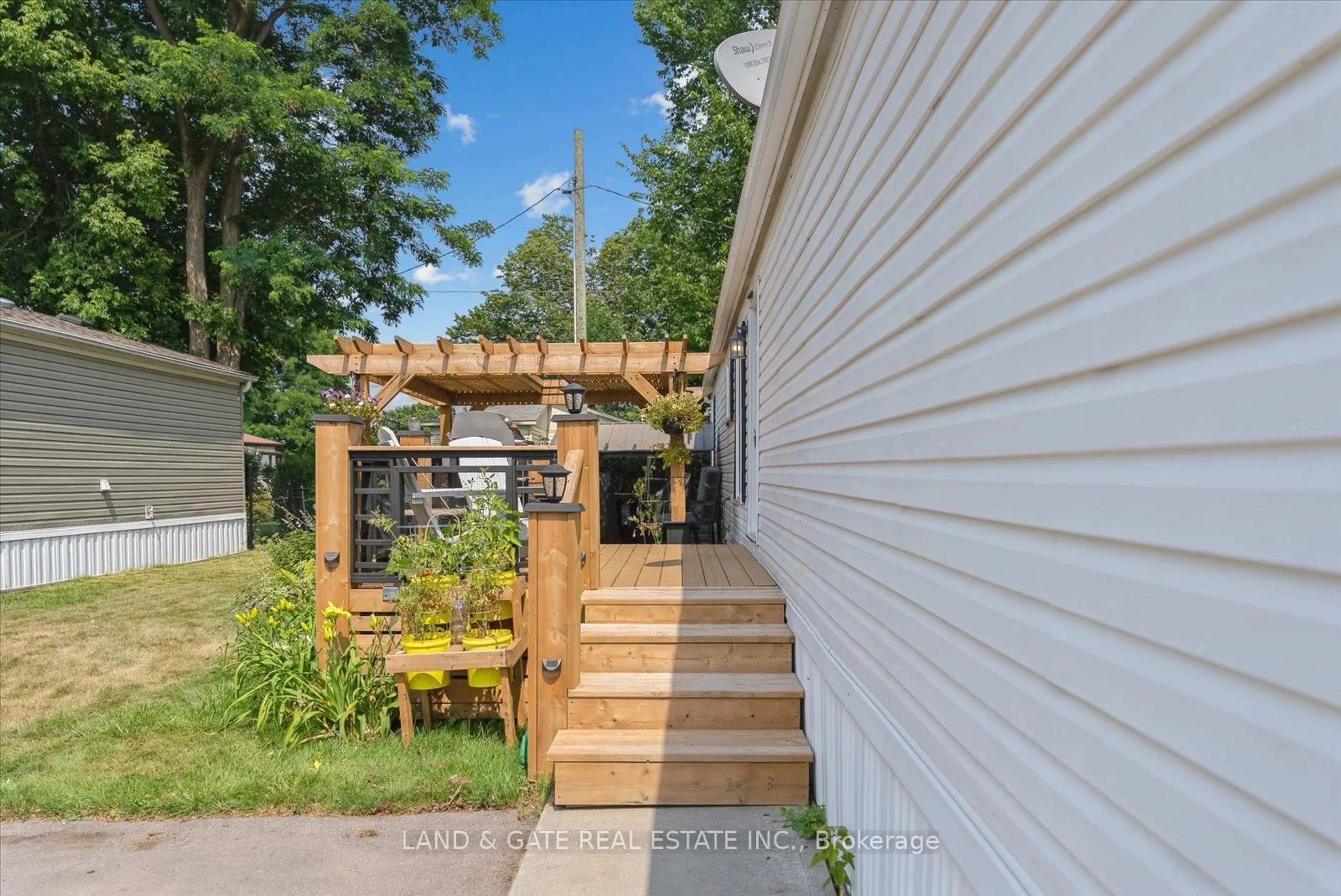 Patio, street for 1 Park Lane, Hamilton Township Ontario K9A 0X9